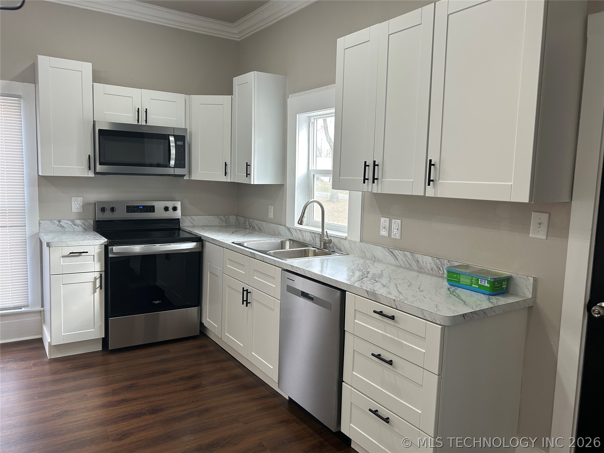 406 Creek Avenue Property Photo 11