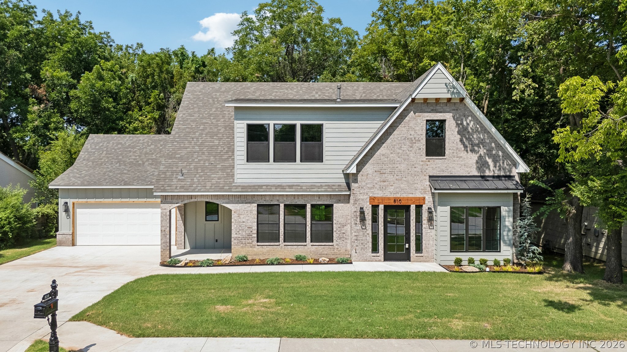 810 N Cedar Avenue