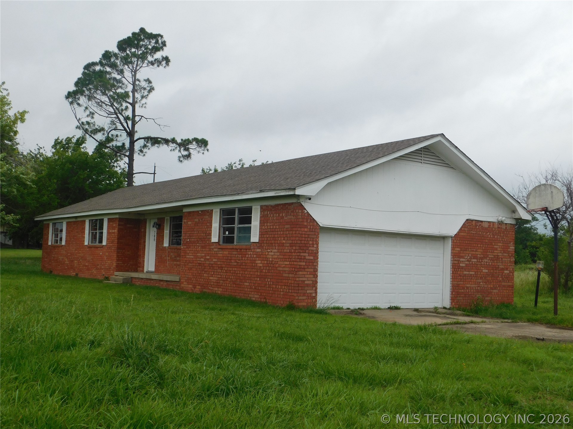 700 E Ozark Street Property Photo 1