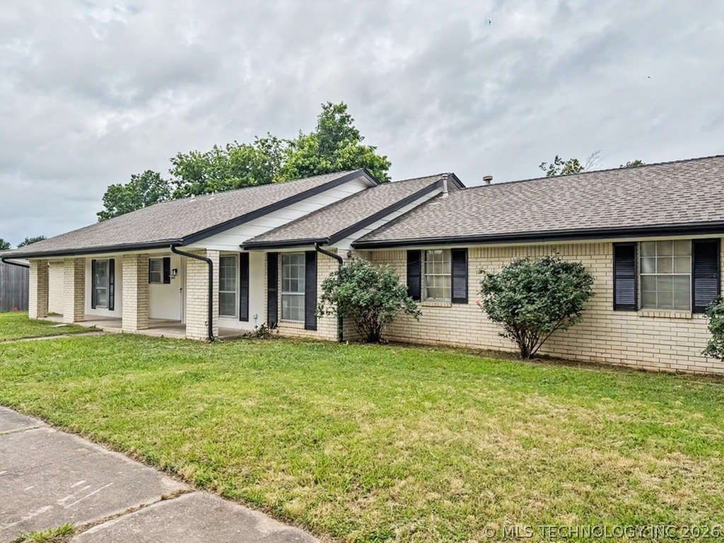 5210 S 74th Avenue E Property Photo 1