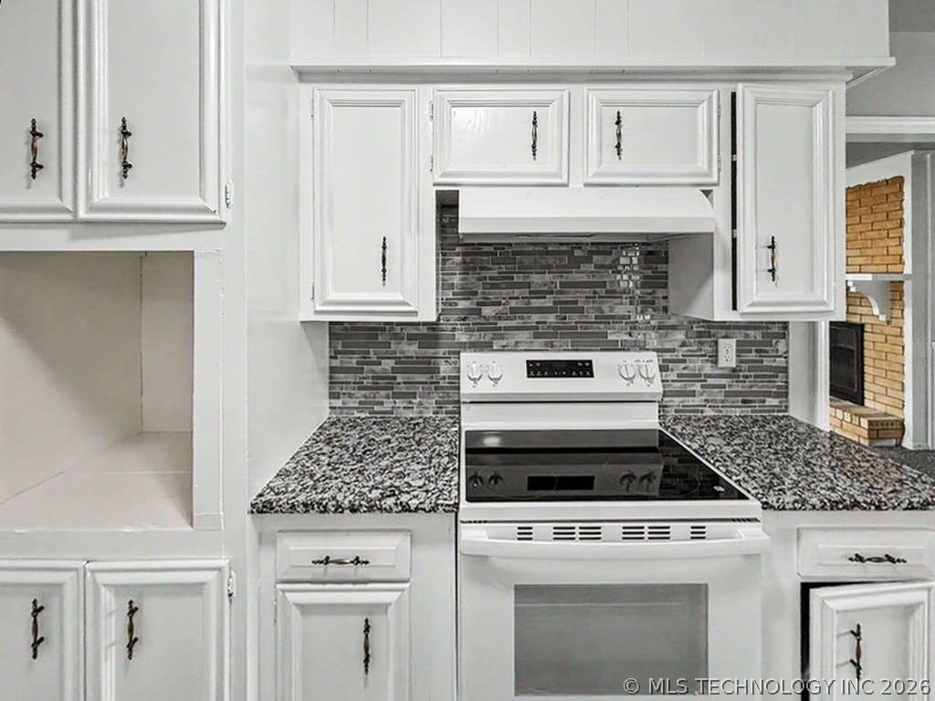 5210 S 74th Avenue E Property Photo 5