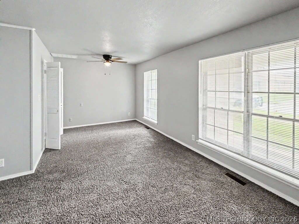 5210 S 74th Avenue E Property Photo 8