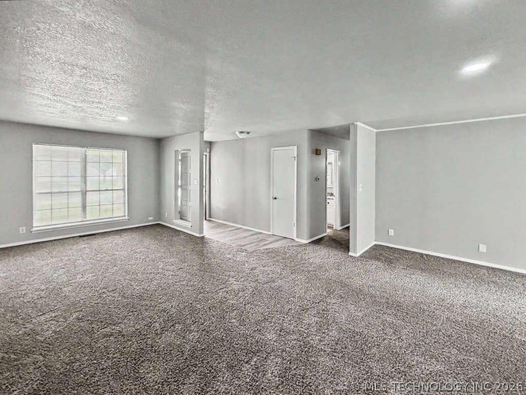 5210 S 74th Avenue E Property Photo 9