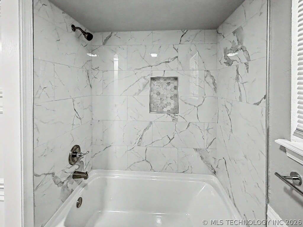 5210 S 74th Avenue E Property Photo 12