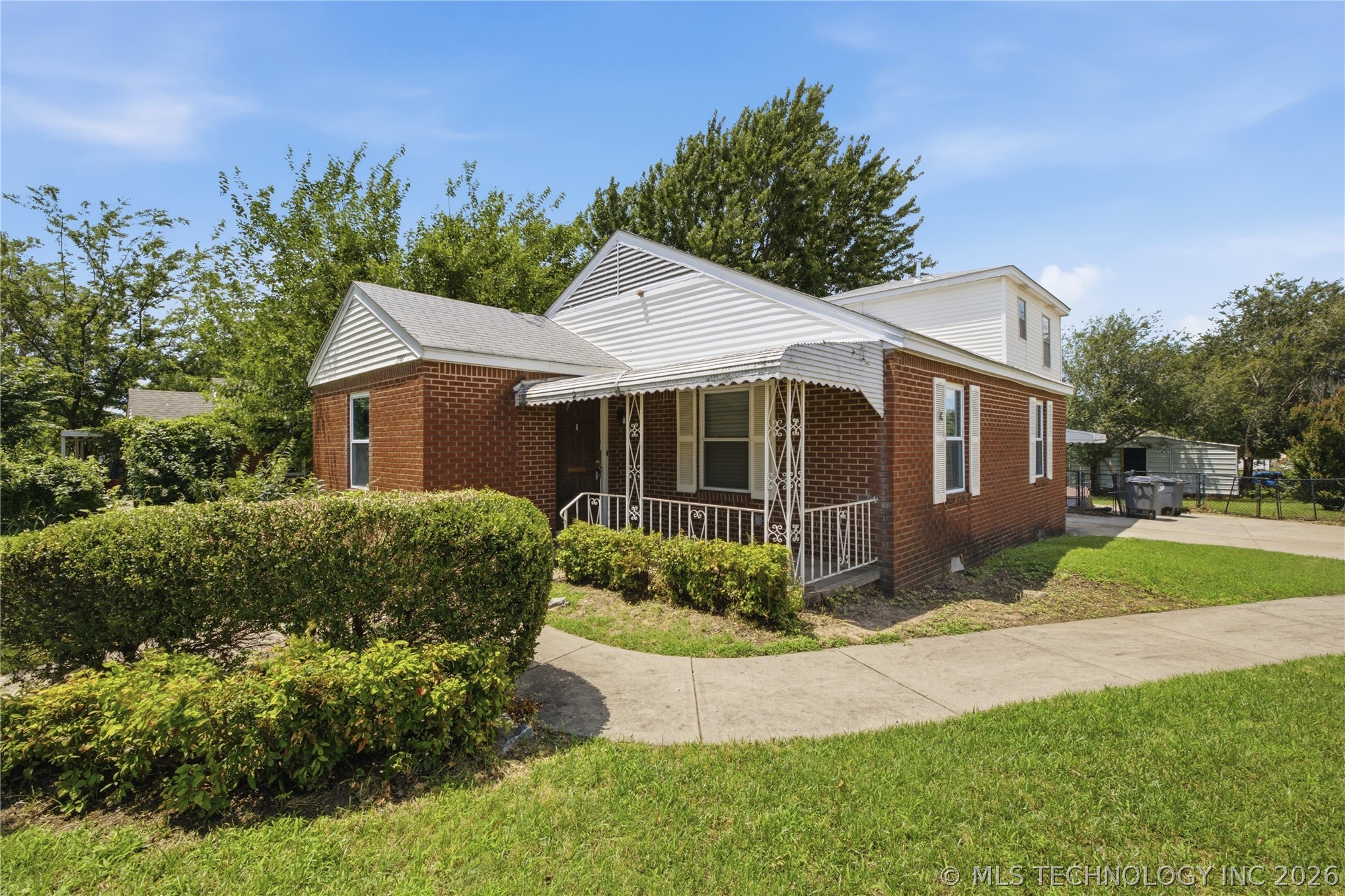 2747 E 4th Street Property Photo 1