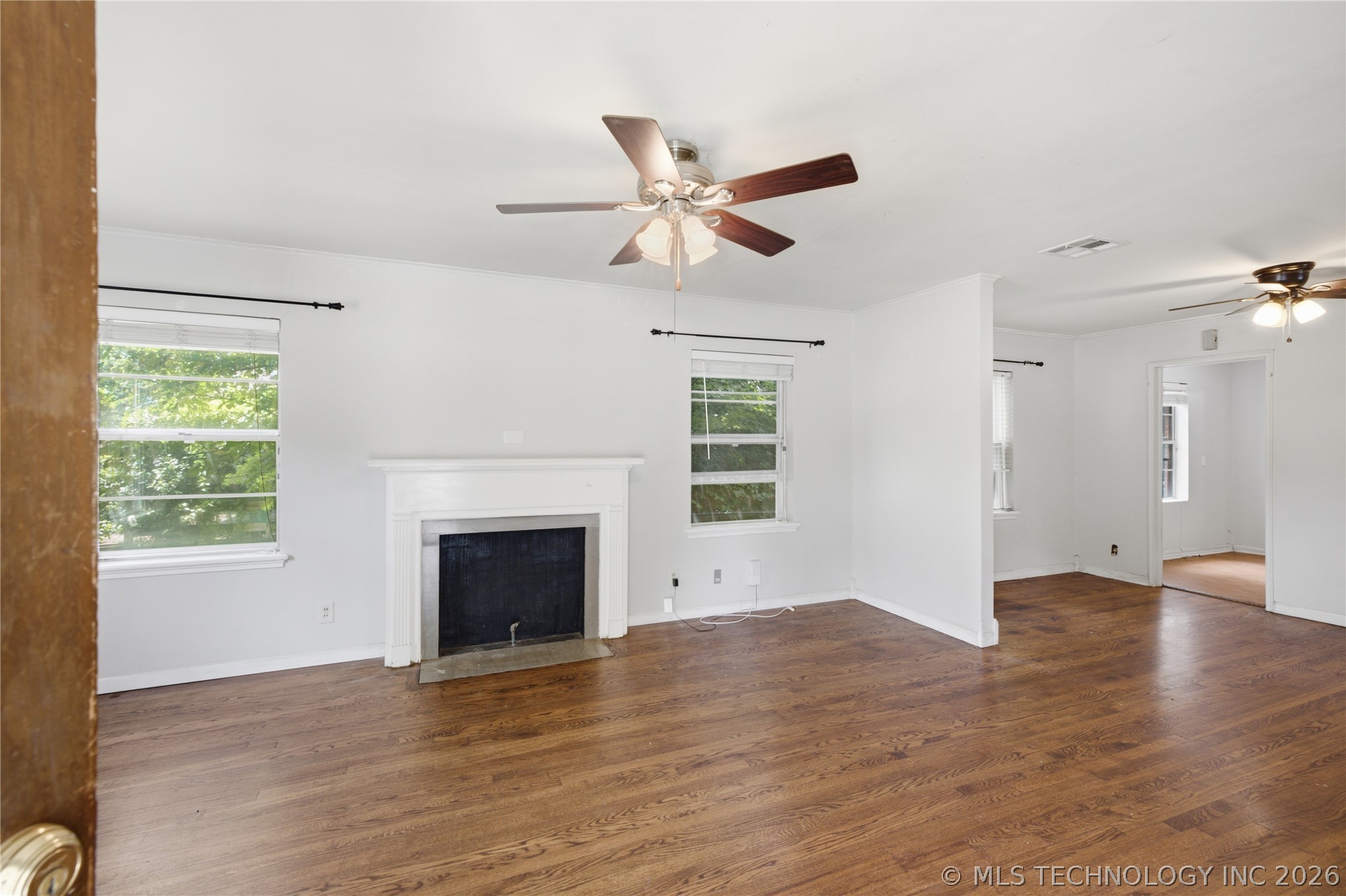 2747 E 4th Street Property Photo 3