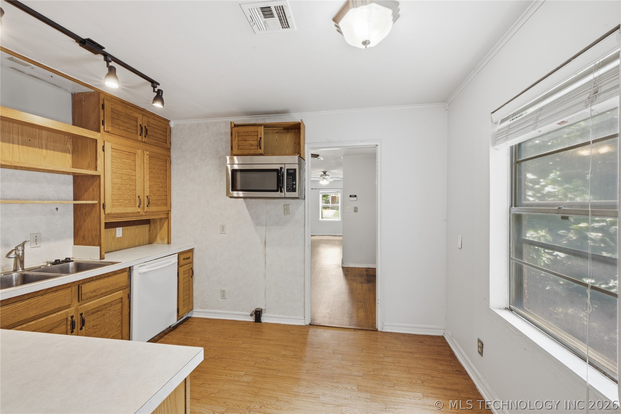 2747 E 4th Street Property Photo 9