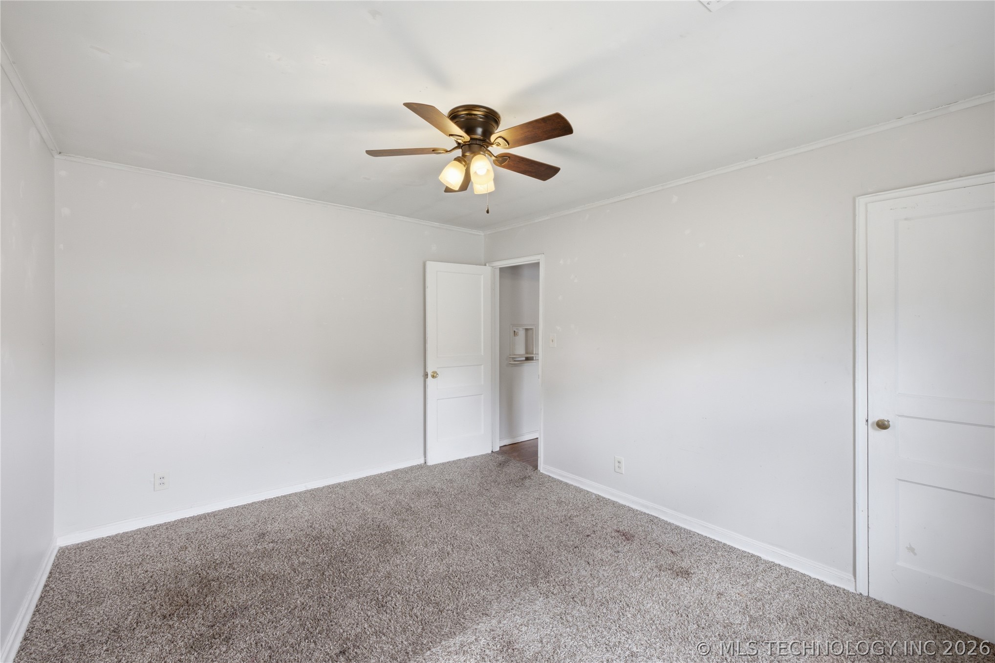 2747 E 4th Street Property Photo 11