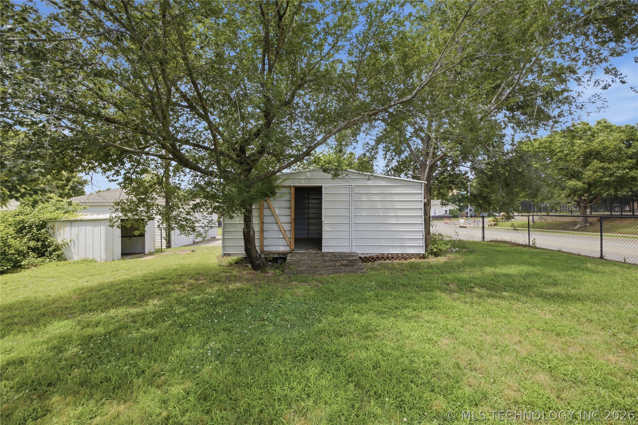 2747 E 4th Street Property Photo 28