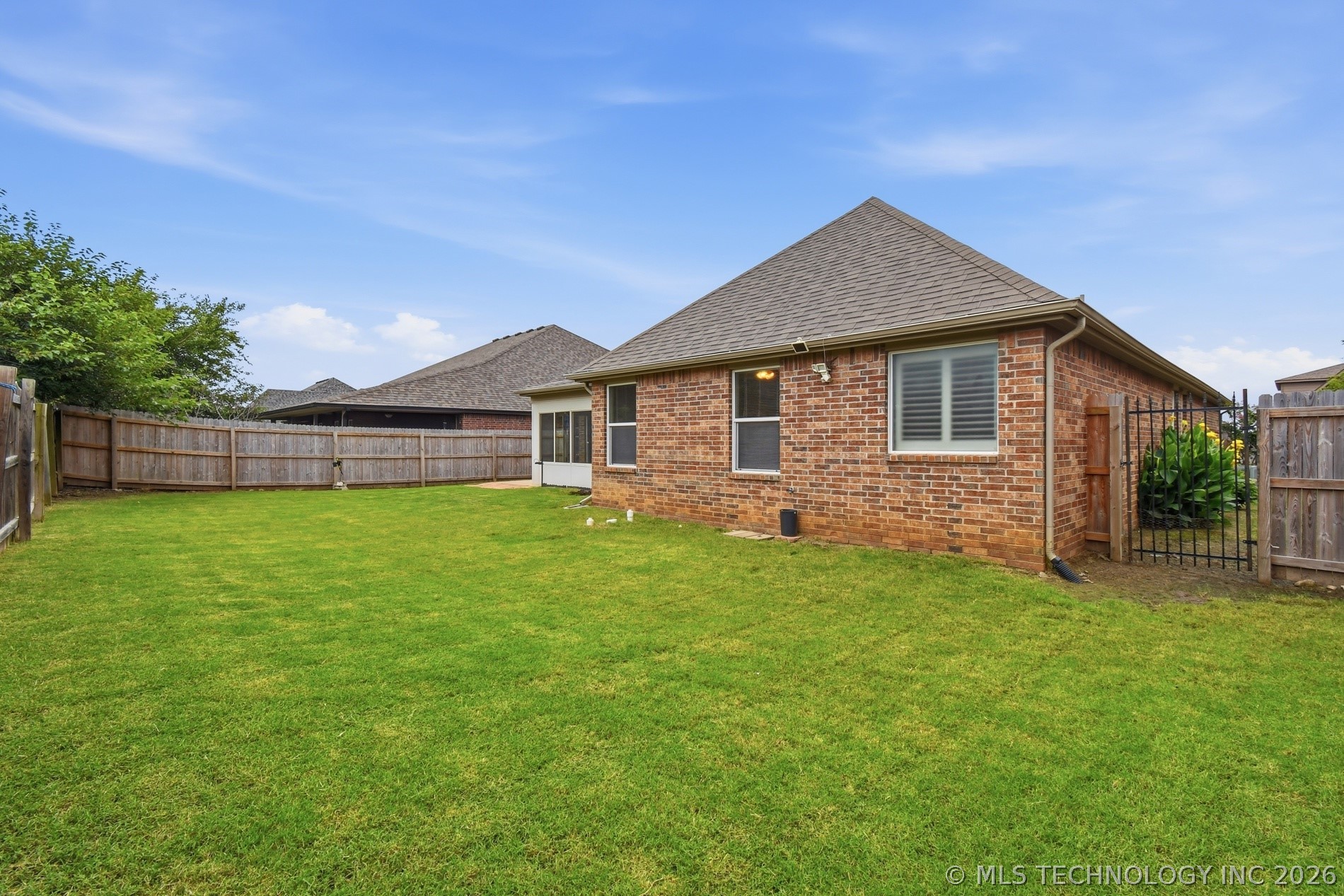 12521 S Date Place Property Photo 3