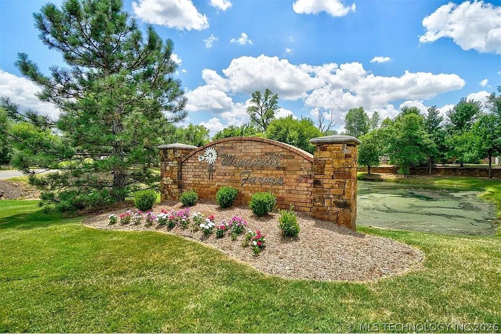10915 Blue Sky Drive Property Photo 4