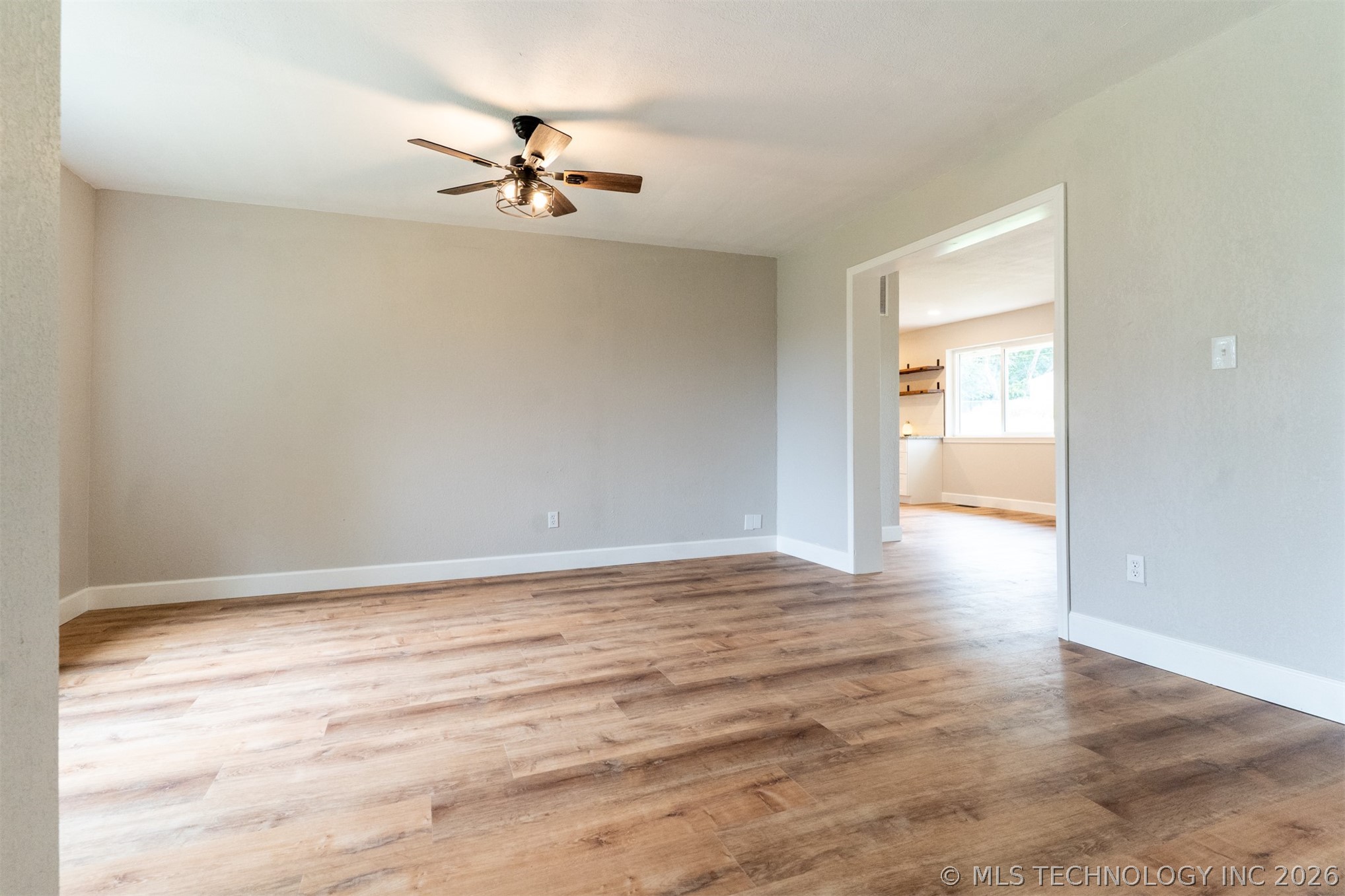 516 W 11th Avenue Property Photo 7