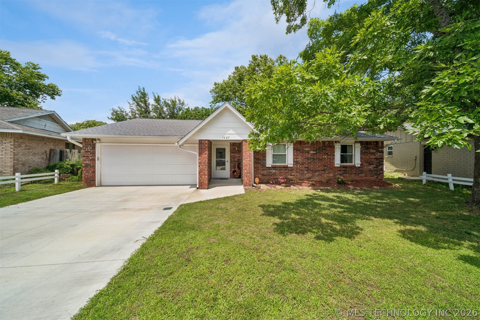 1605 S Pine Avenue Property Photo 1