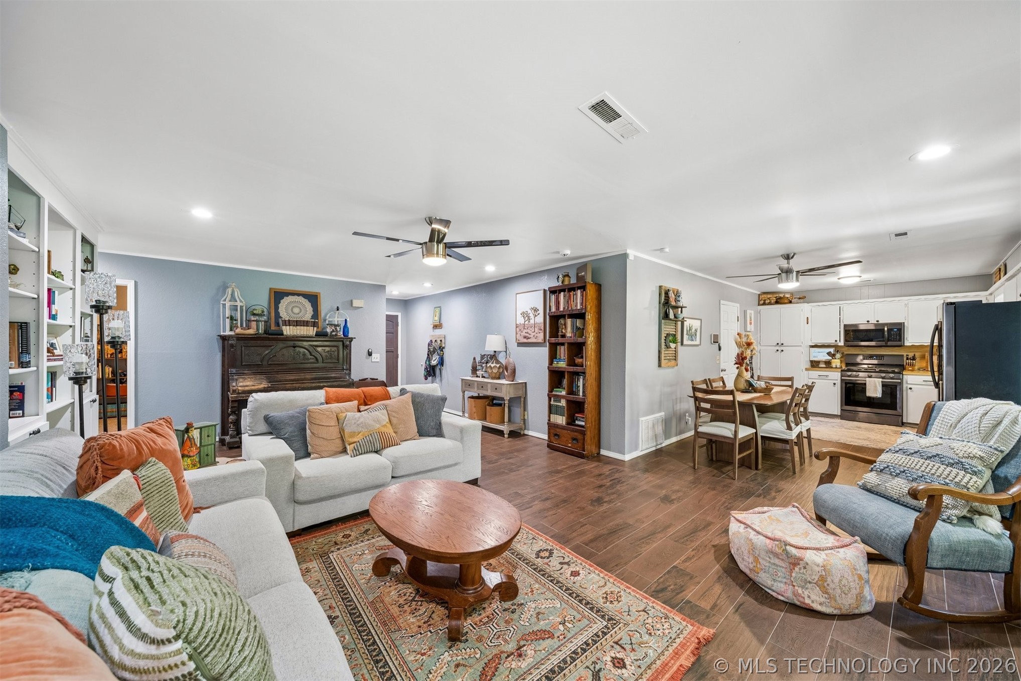 1605 S Pine Avenue Property Photo 8