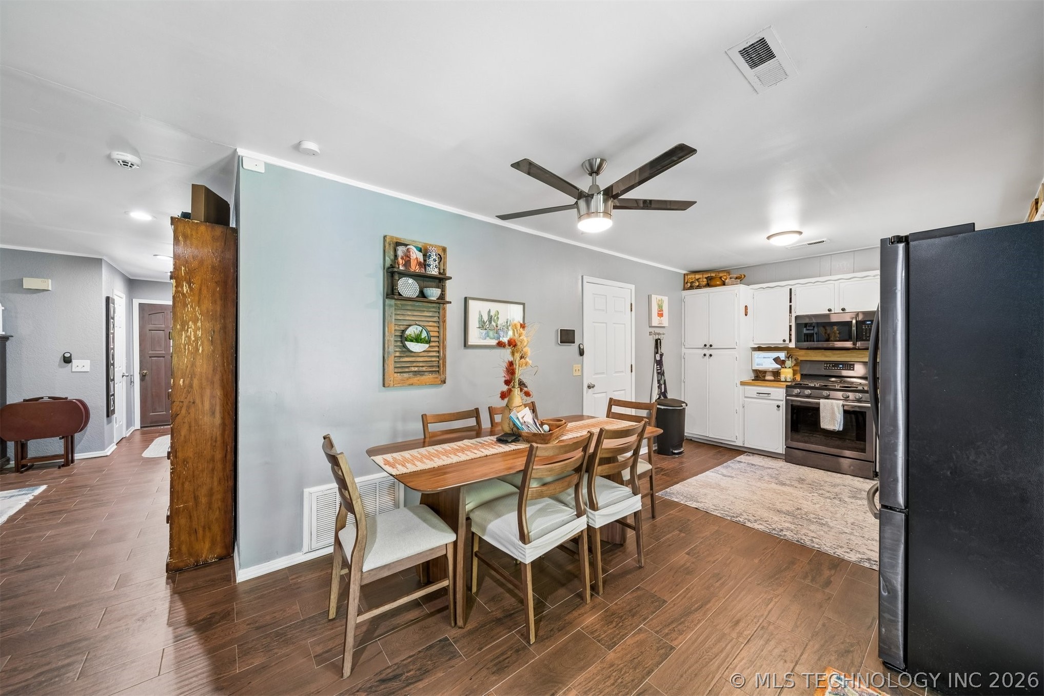 1605 S Pine Avenue Property Photo 9