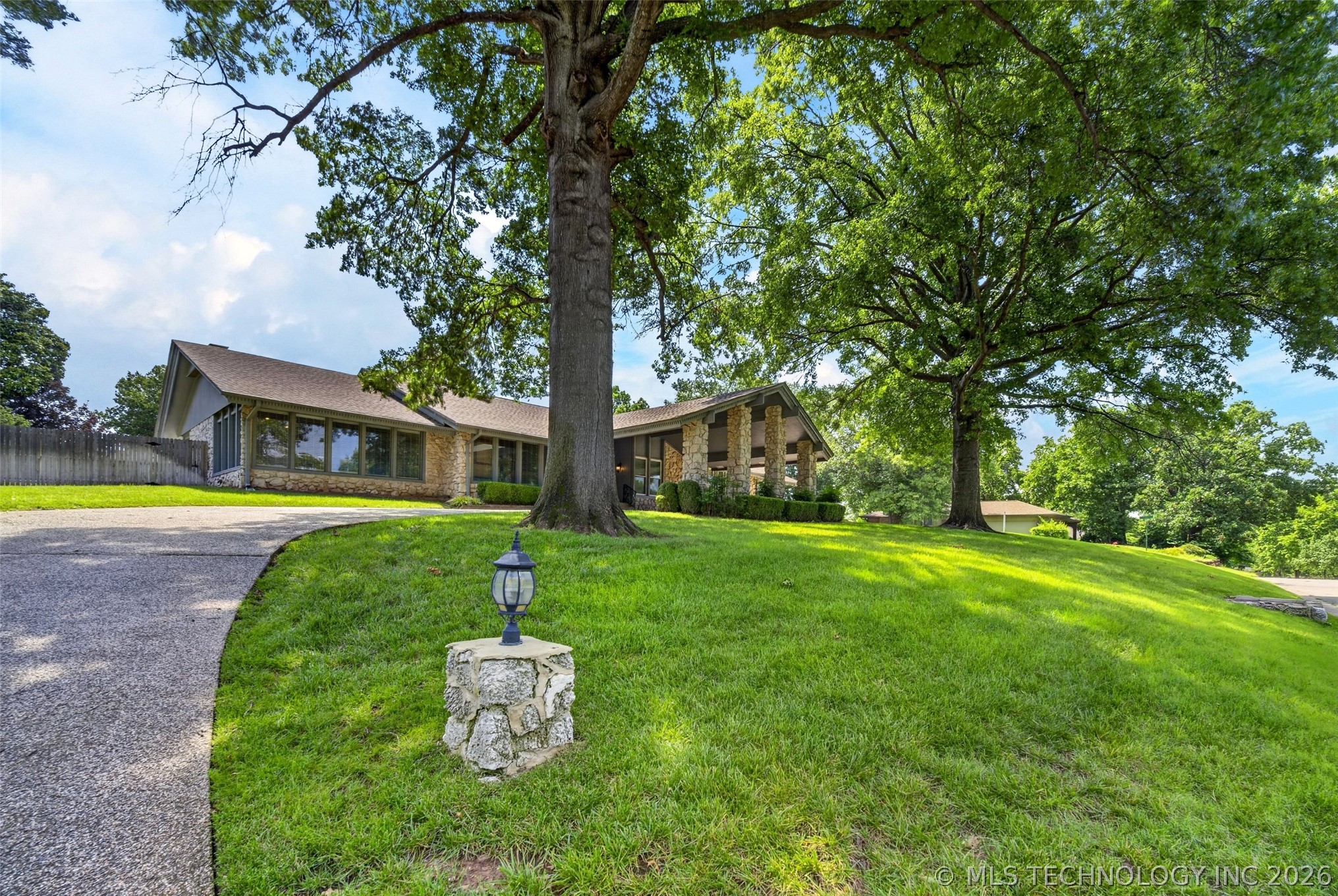 6415 S Knoxville Avenue Property Photo 3
