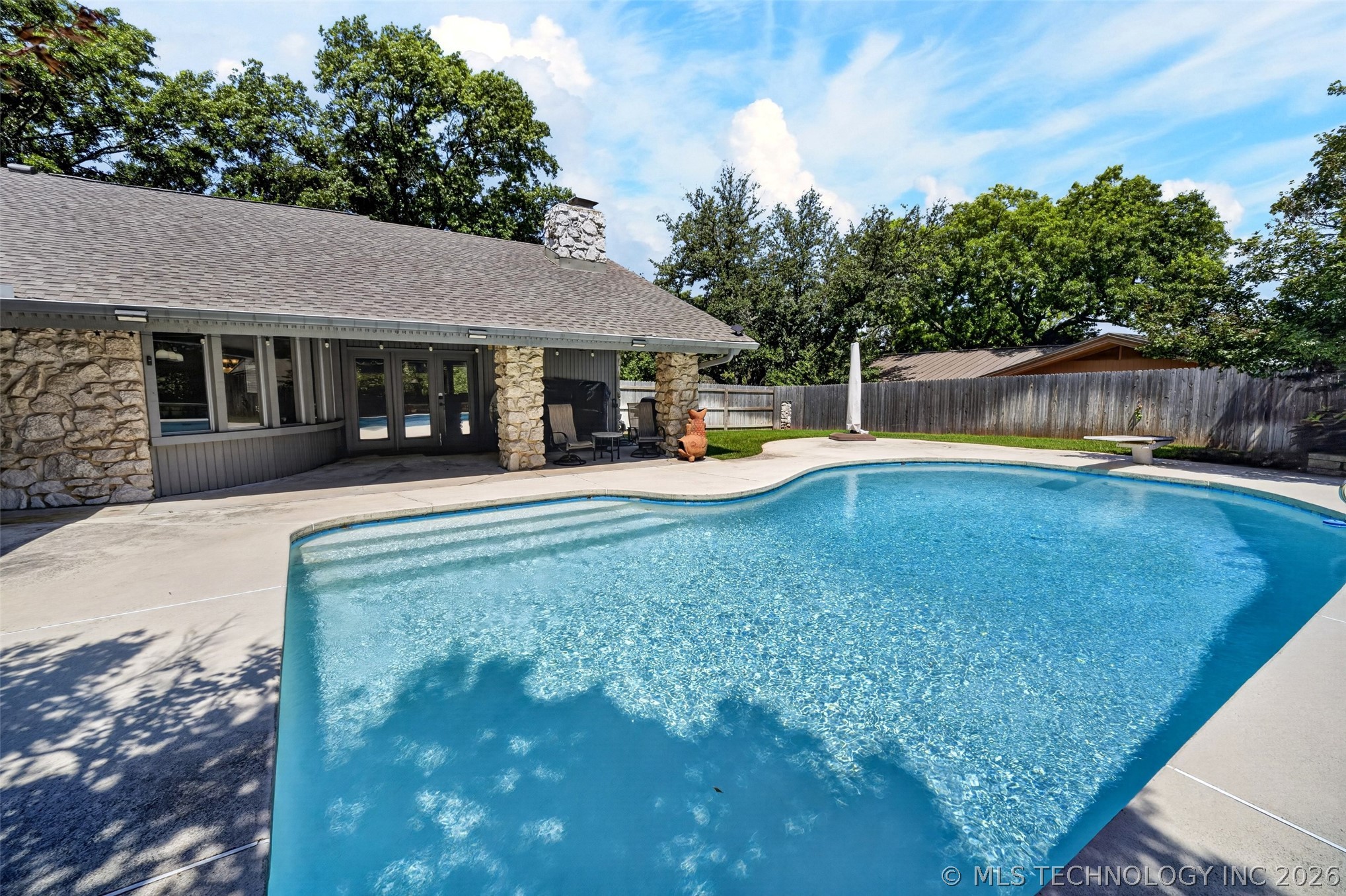6415 S Knoxville Avenue Property Photo 6