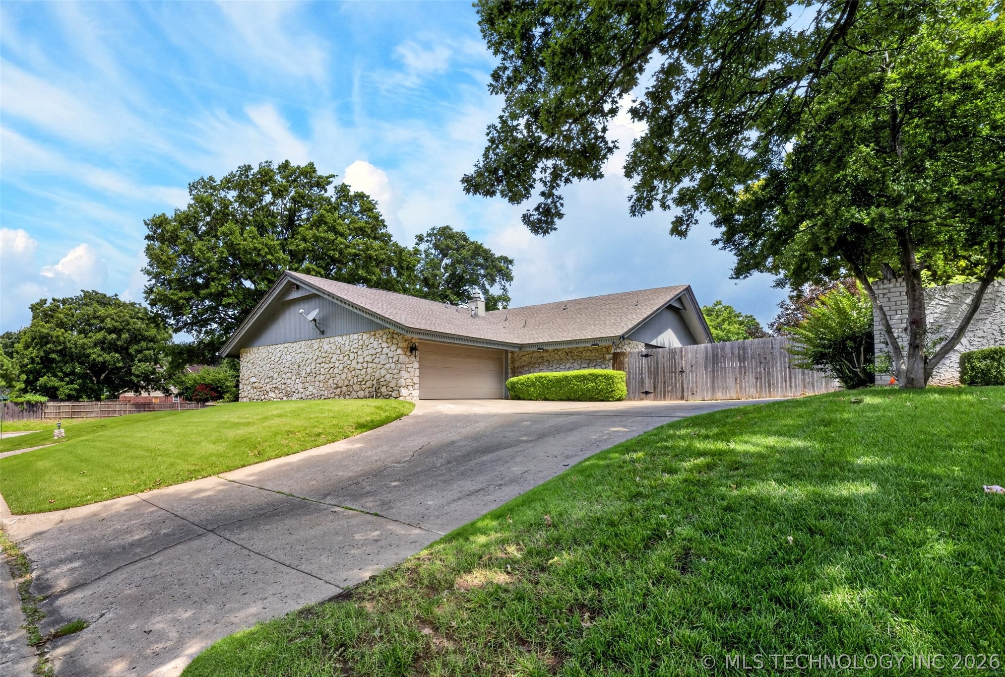 6415 S Knoxville Avenue Property Photo 7