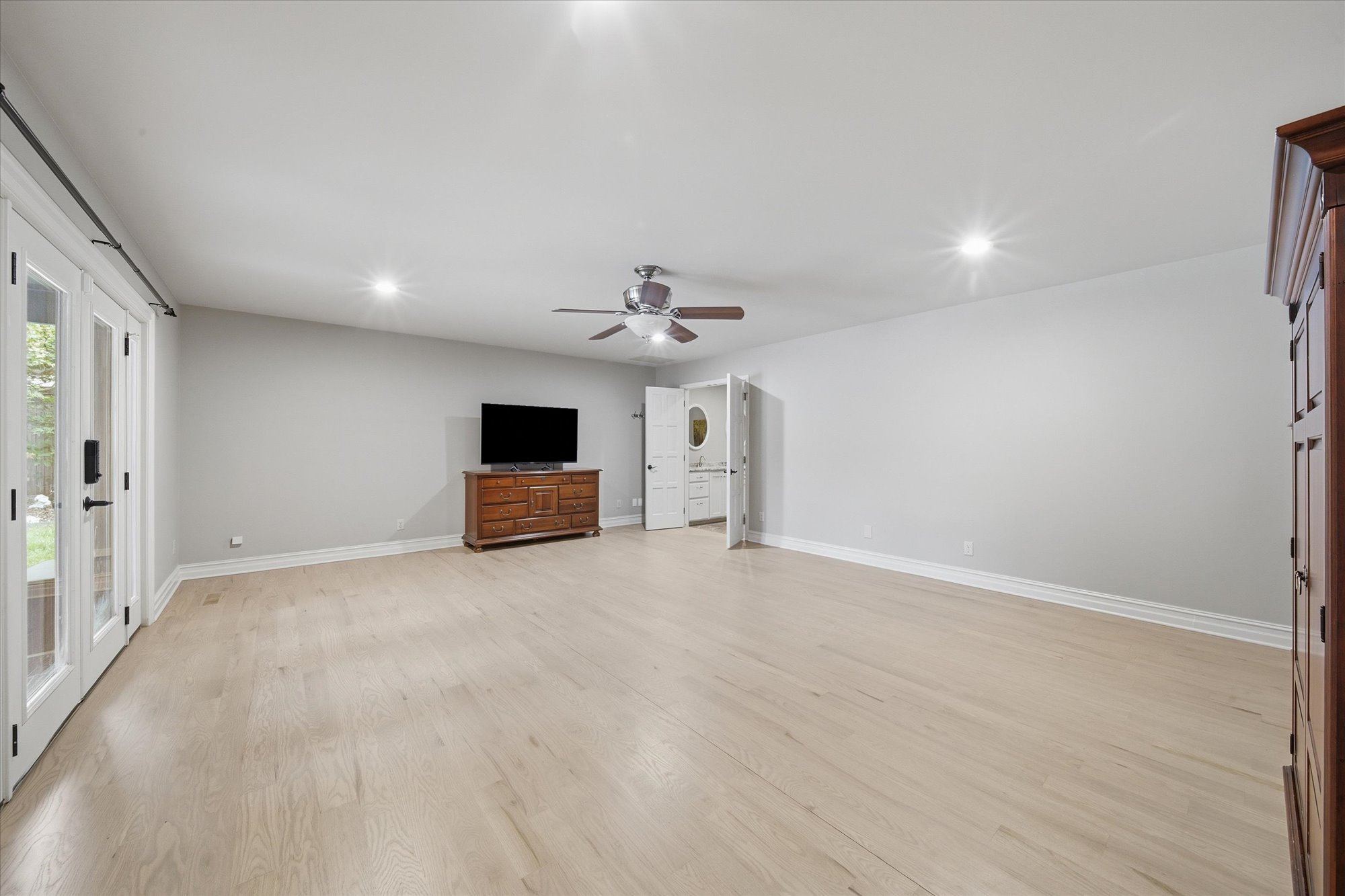 6415 S Knoxville Avenue Property Photo 26