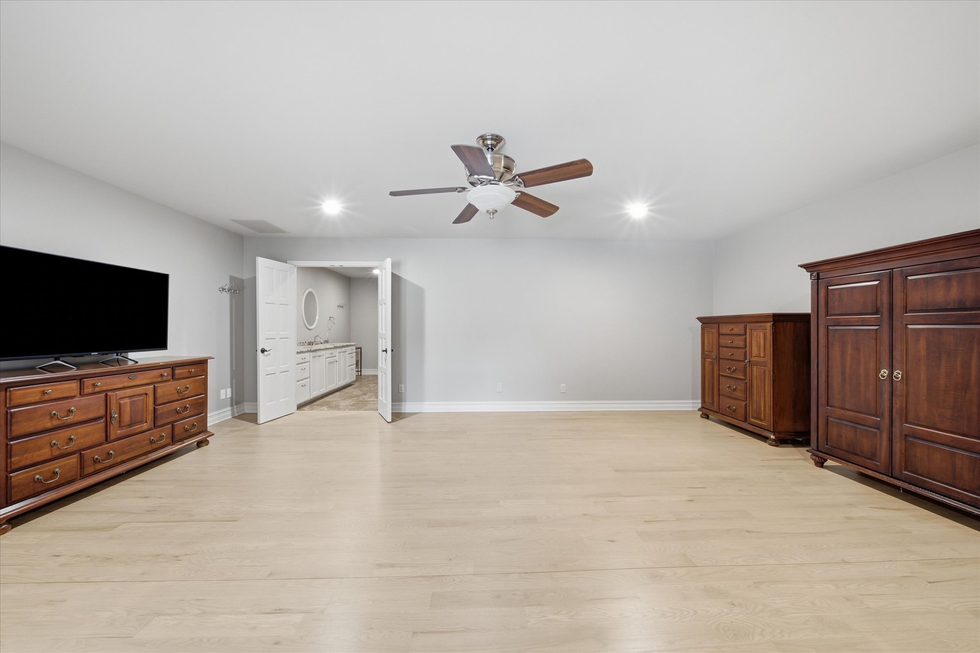6415 S Knoxville Avenue Property Photo 27