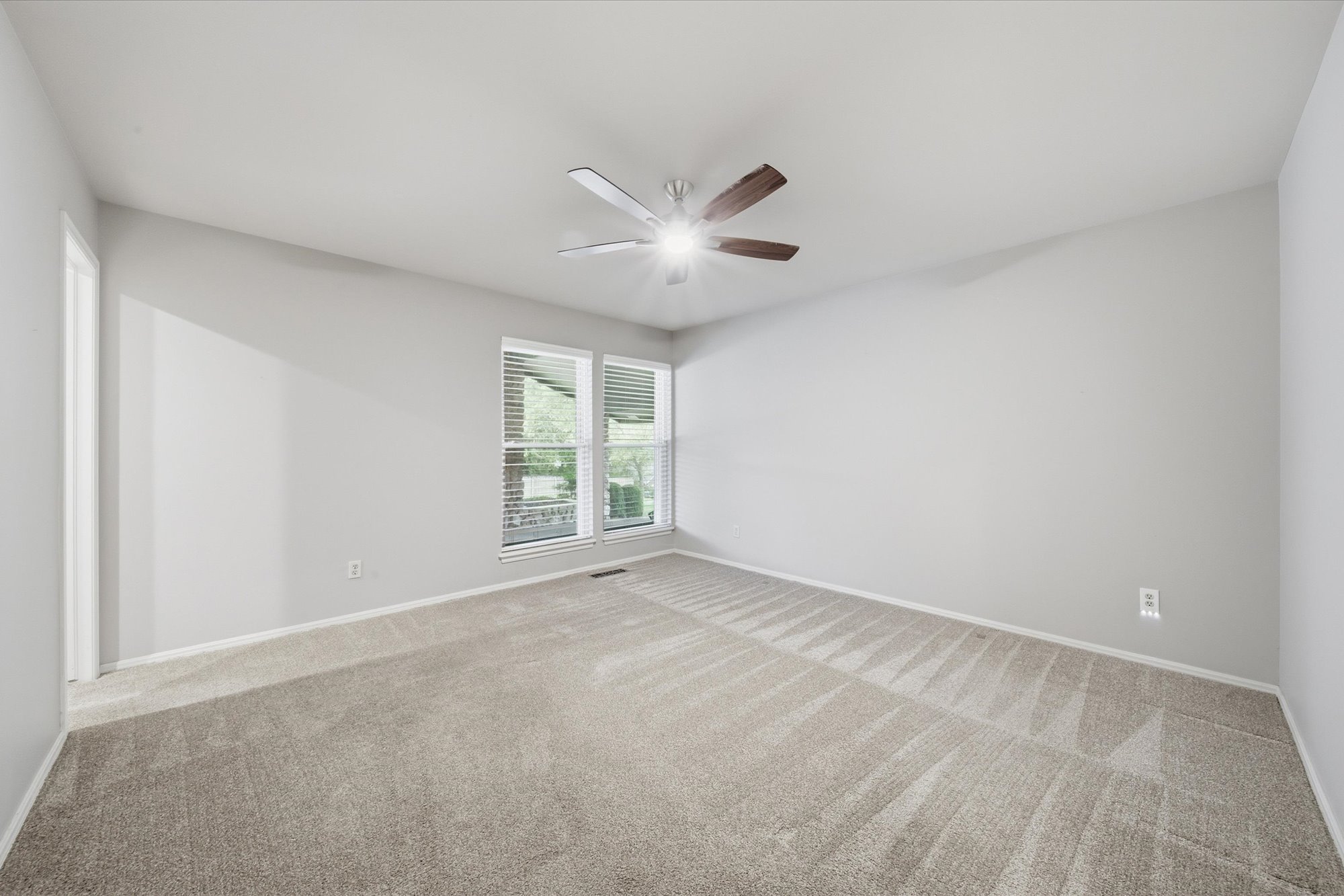 6415 S Knoxville Avenue Property Photo 36