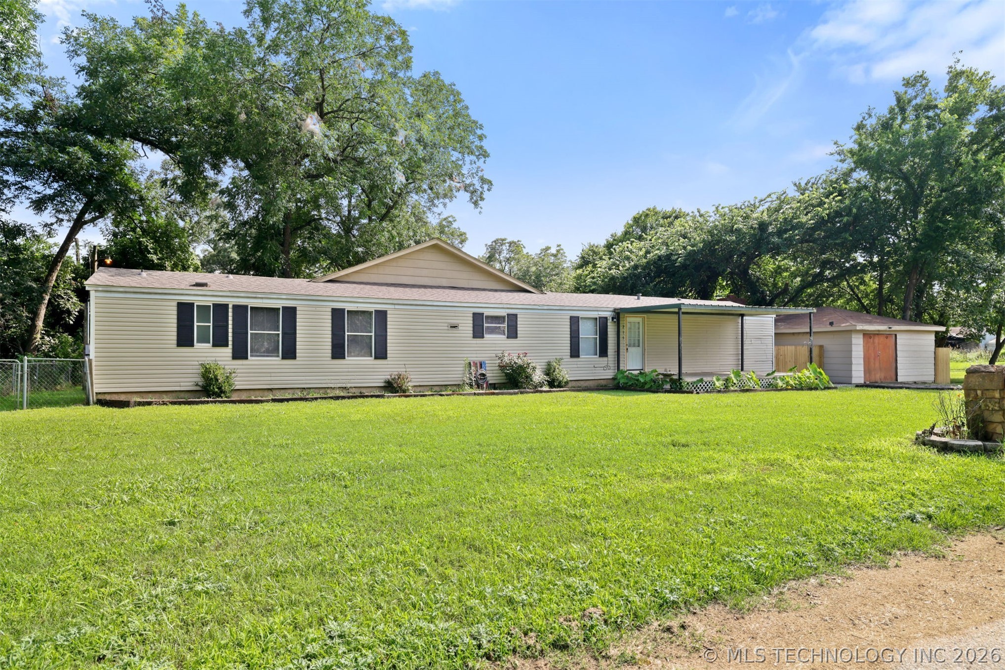 215 E Florida Property Photo 3