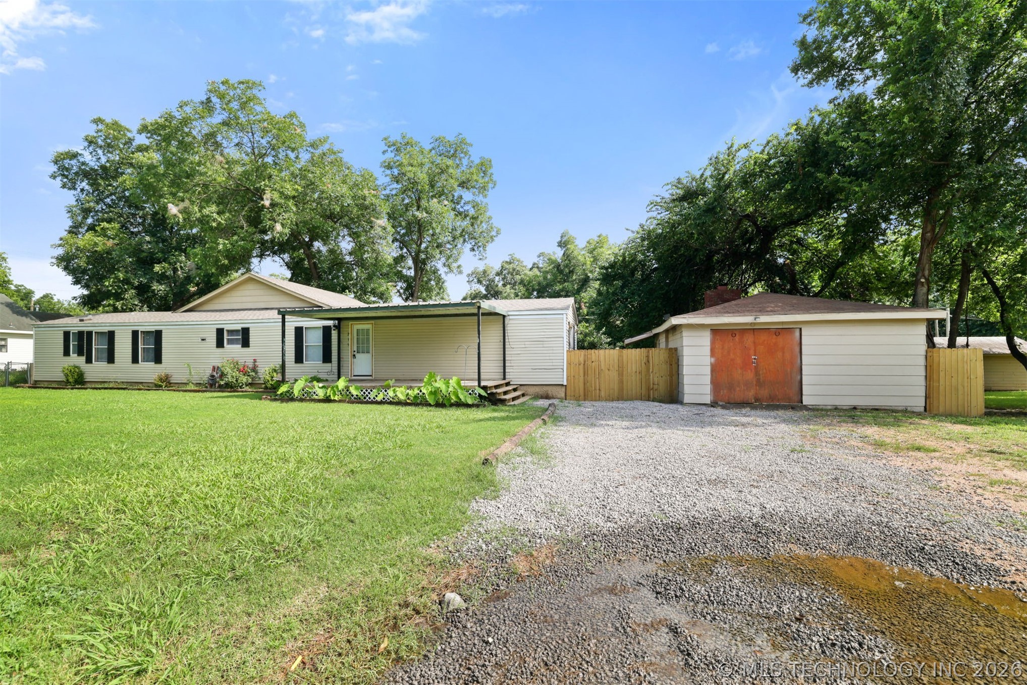 215 E Florida Property Photo 4