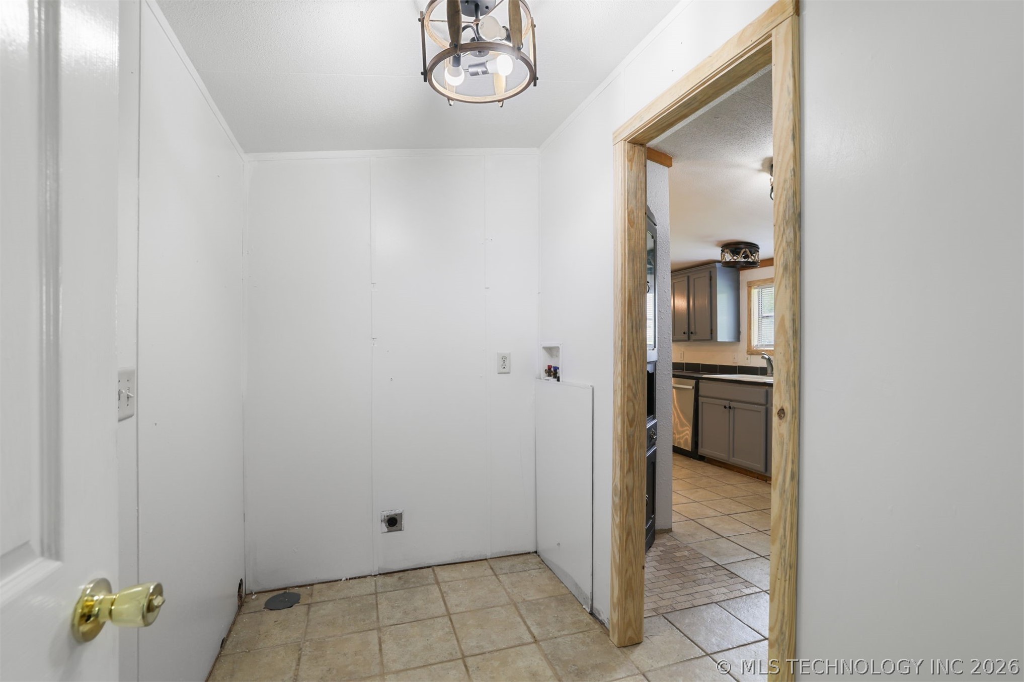 215 E Florida Property Photo 9