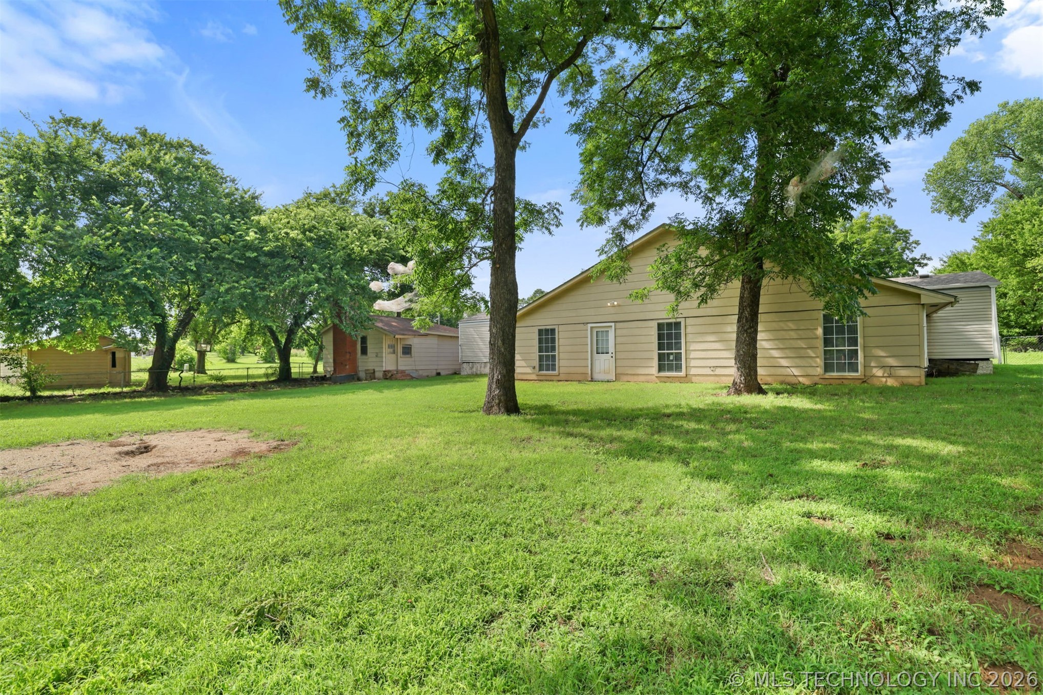 215 E Florida Property Photo 24