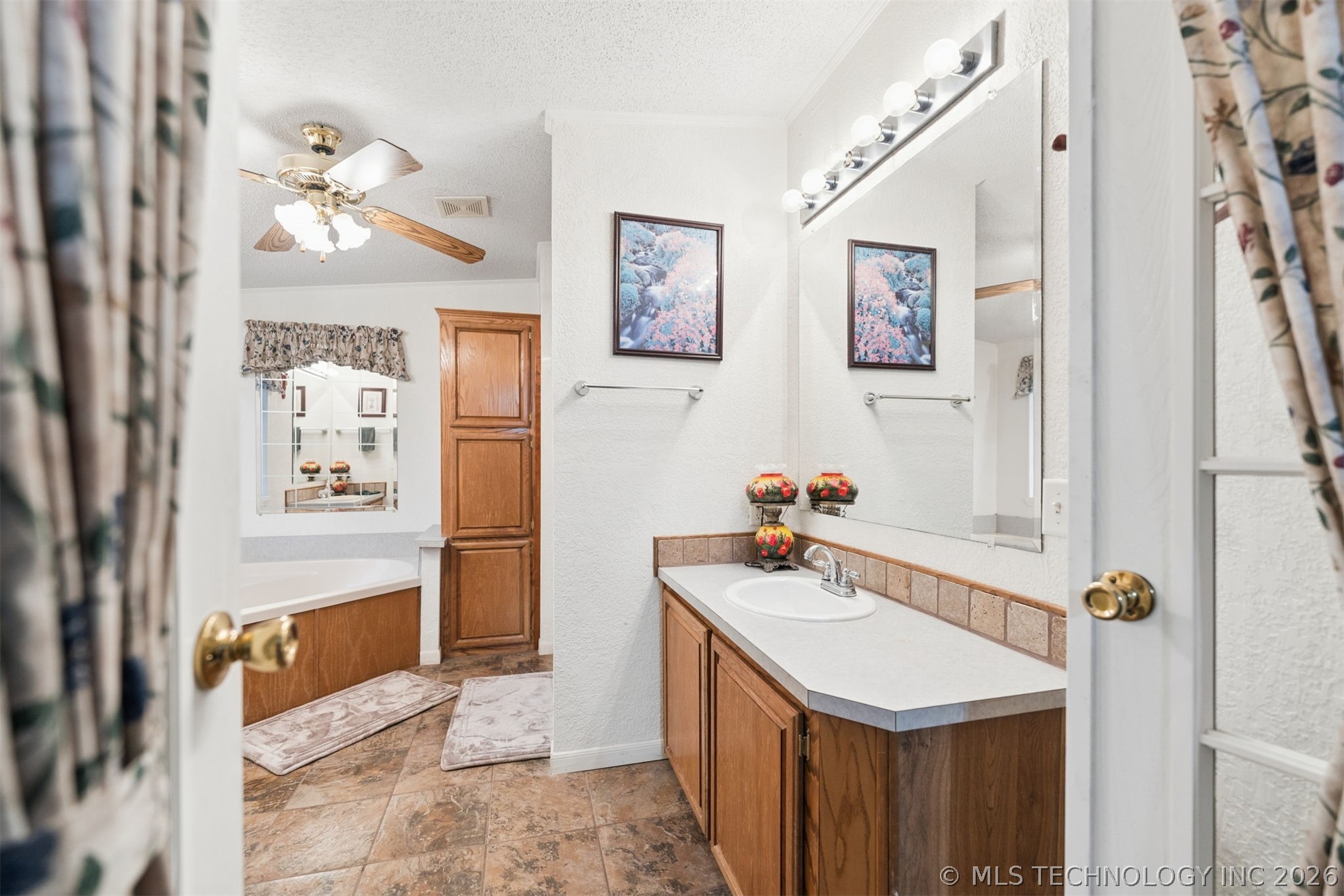 2128 E 4675 Property Photo 14
