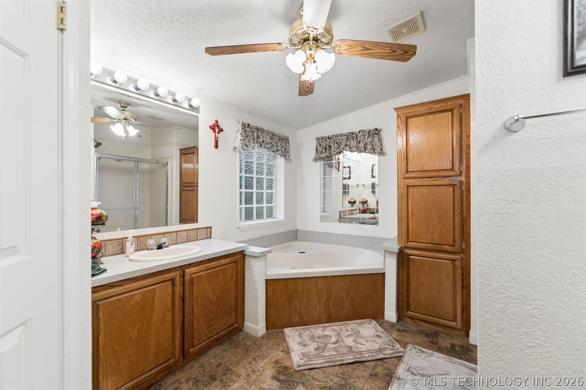 2128 E 4675 Property Photo 15