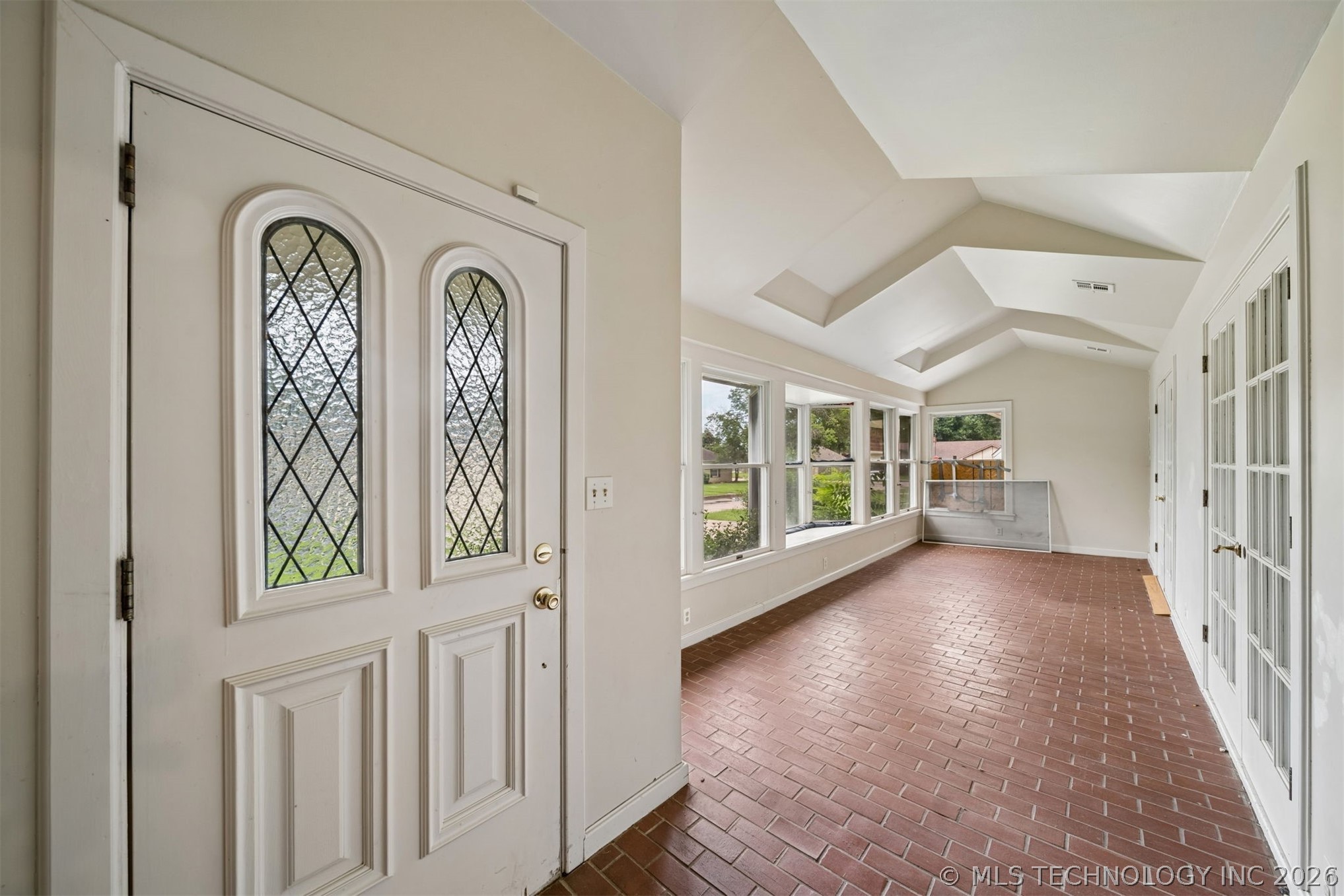 306 E 16th Street Property Photo 4