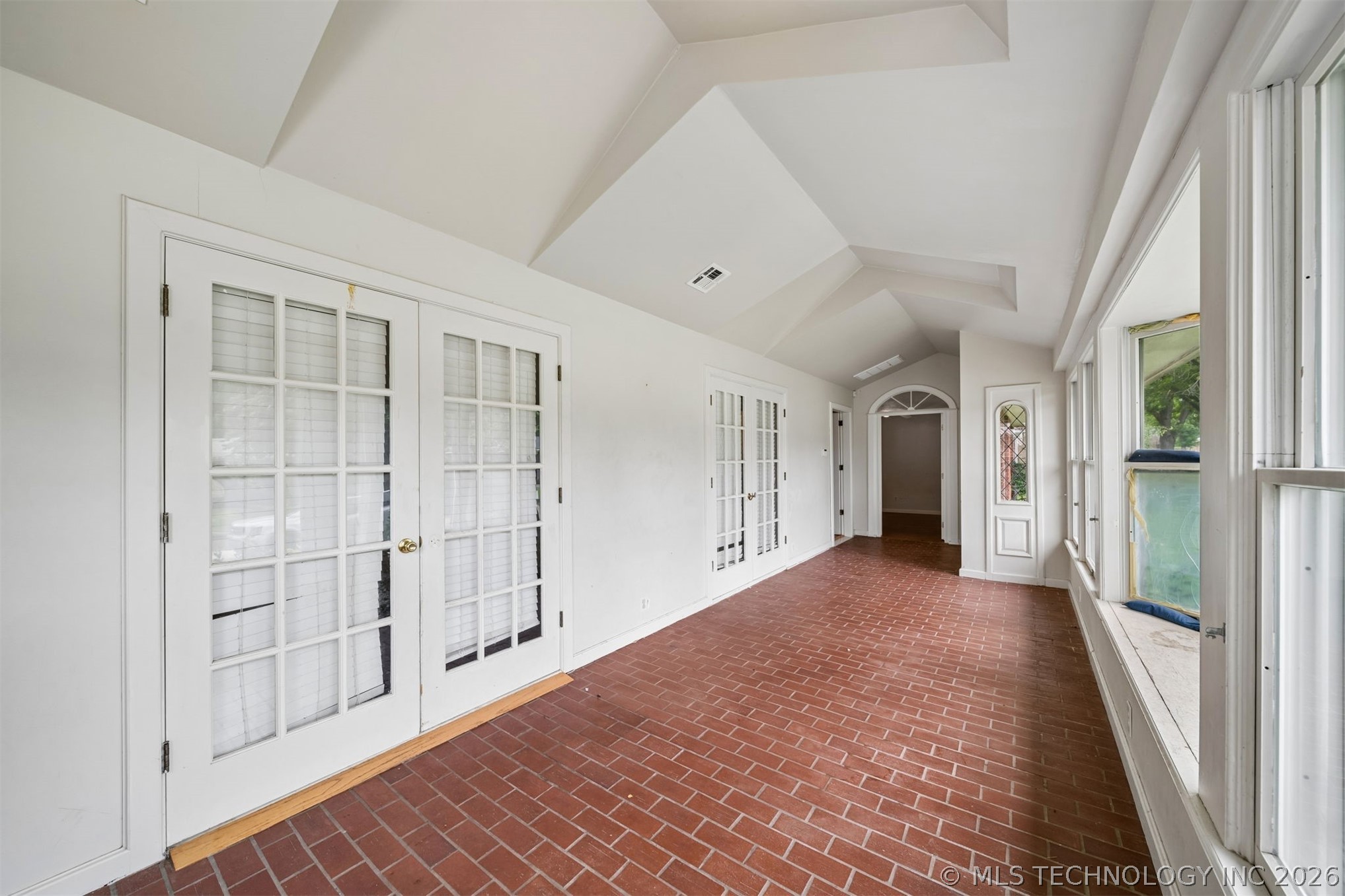 306 E 16th Street Property Photo 5