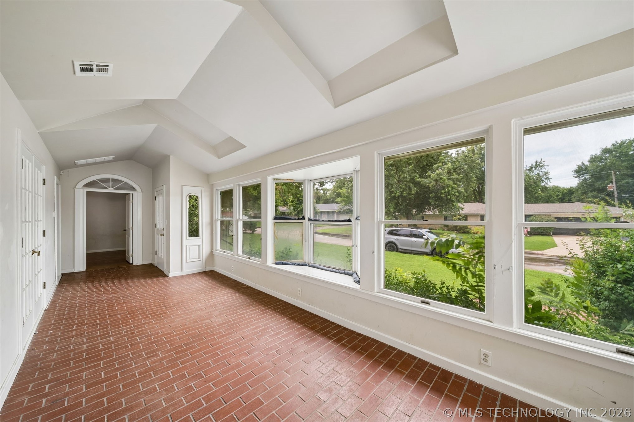 306 E 16th Street Property Photo 6