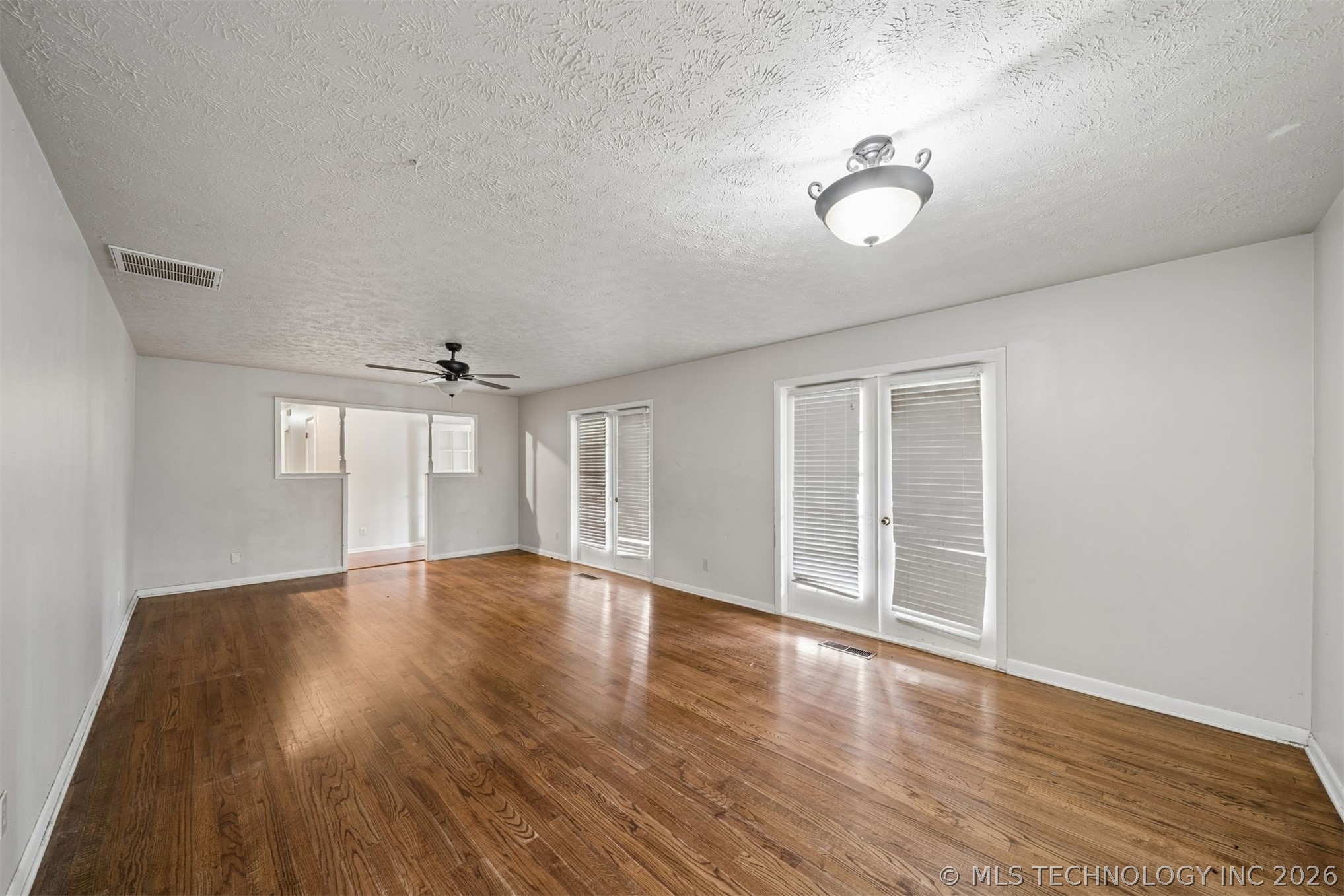 306 E 16th Street Property Photo 7