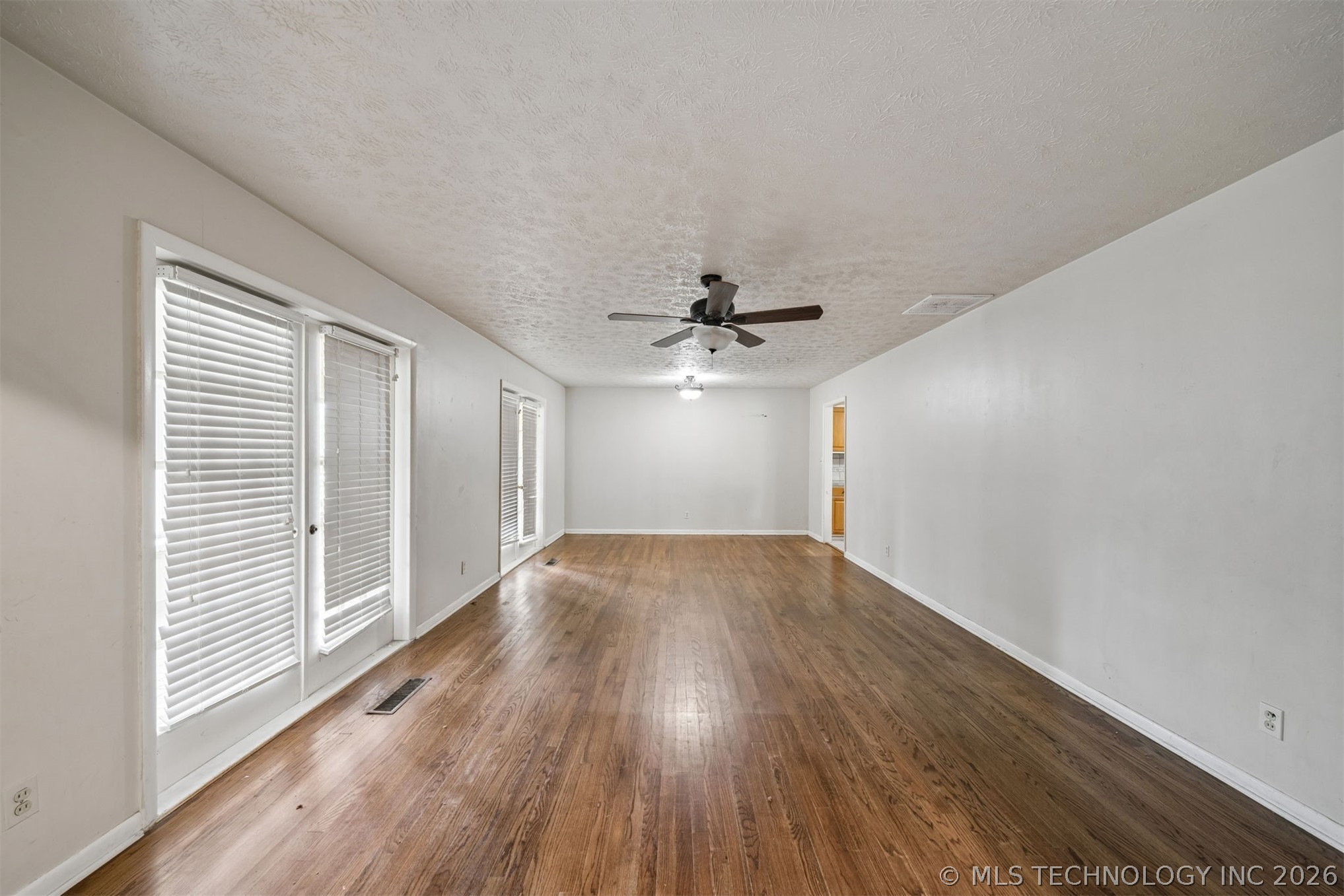 306 E 16th Street Property Photo 8