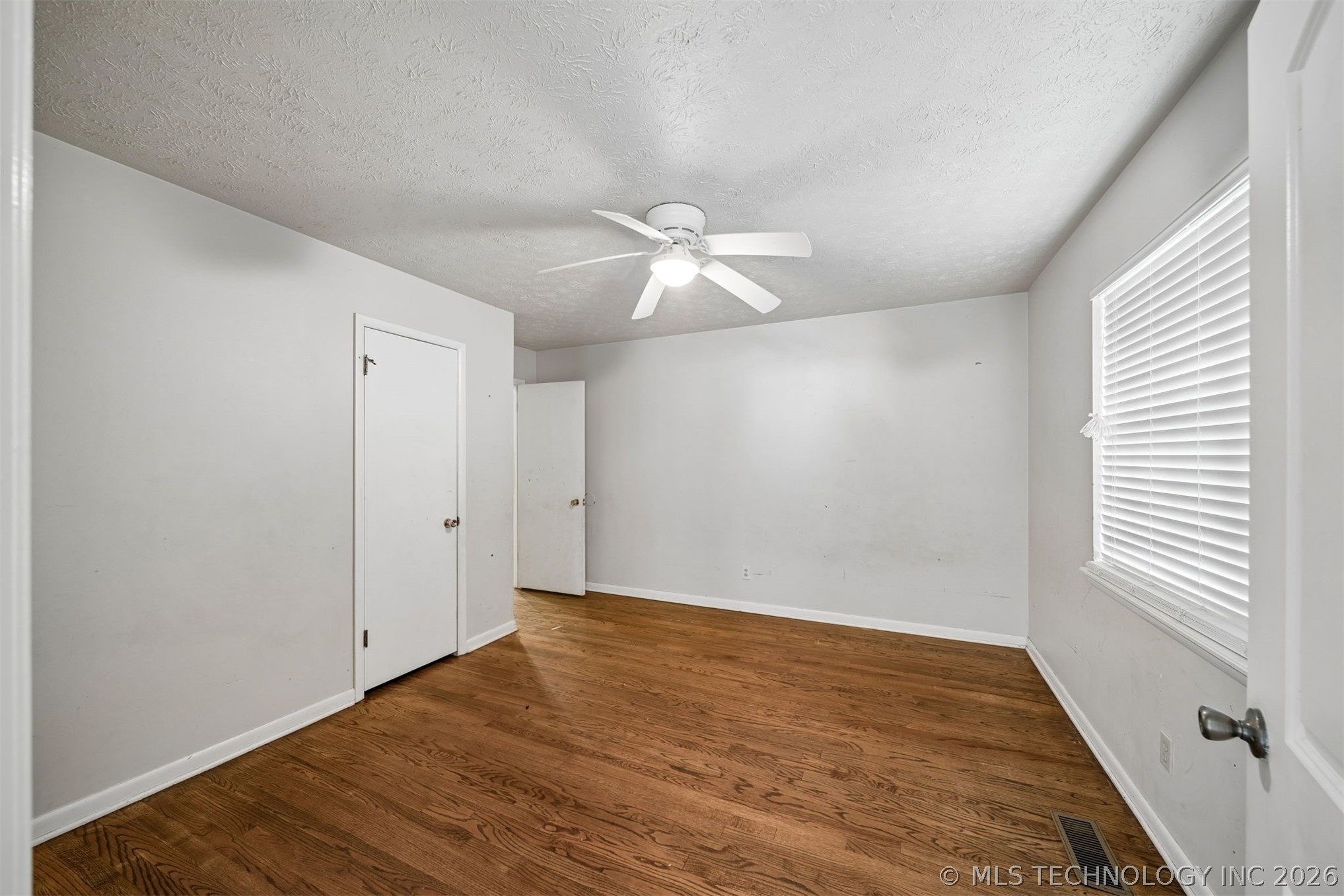 306 E 16th Street Property Photo 17