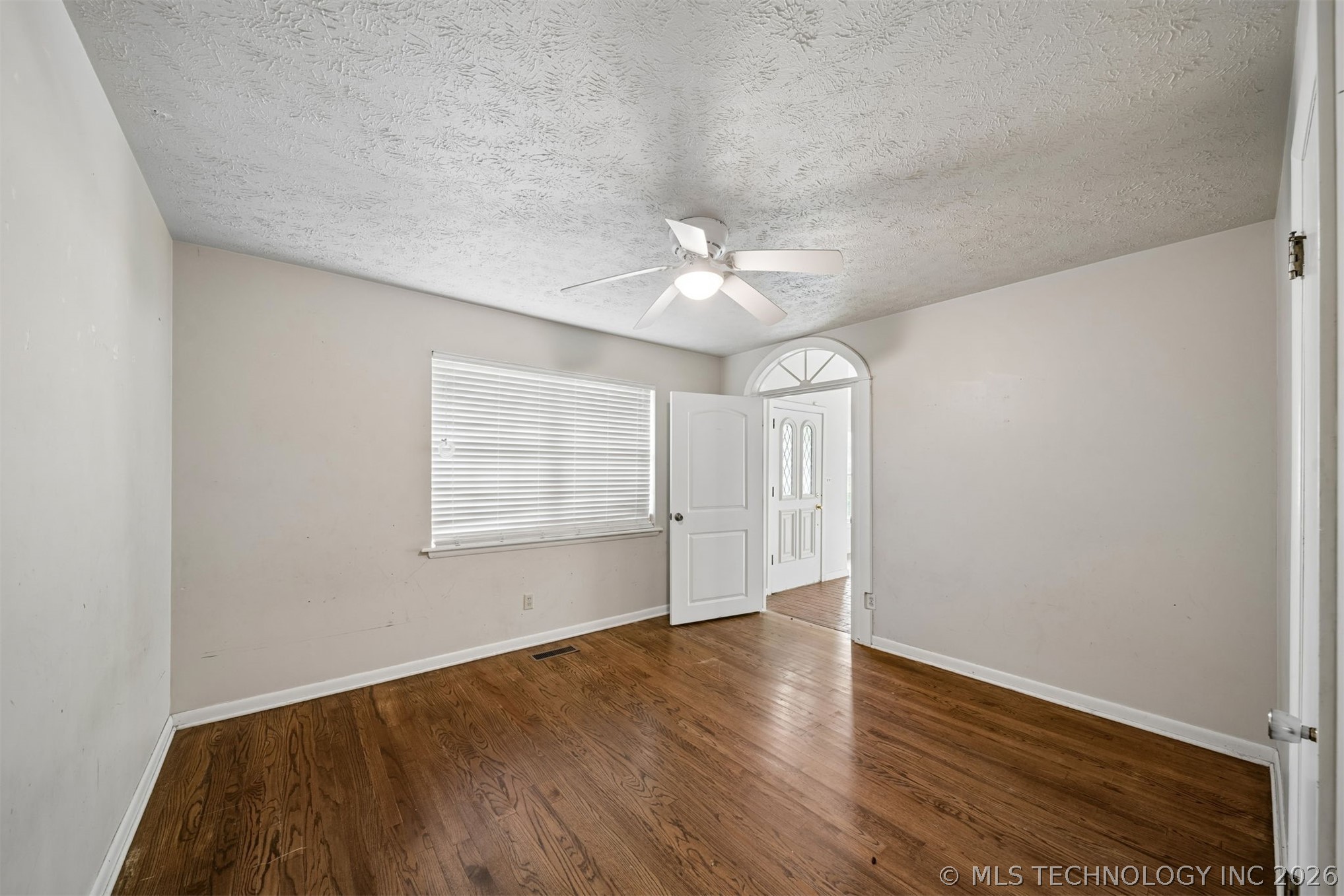 306 E 16th Street Property Photo 18