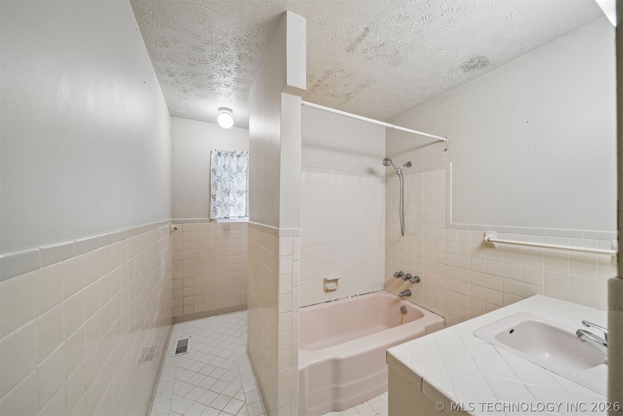 306 E 16th Street Property Photo 21