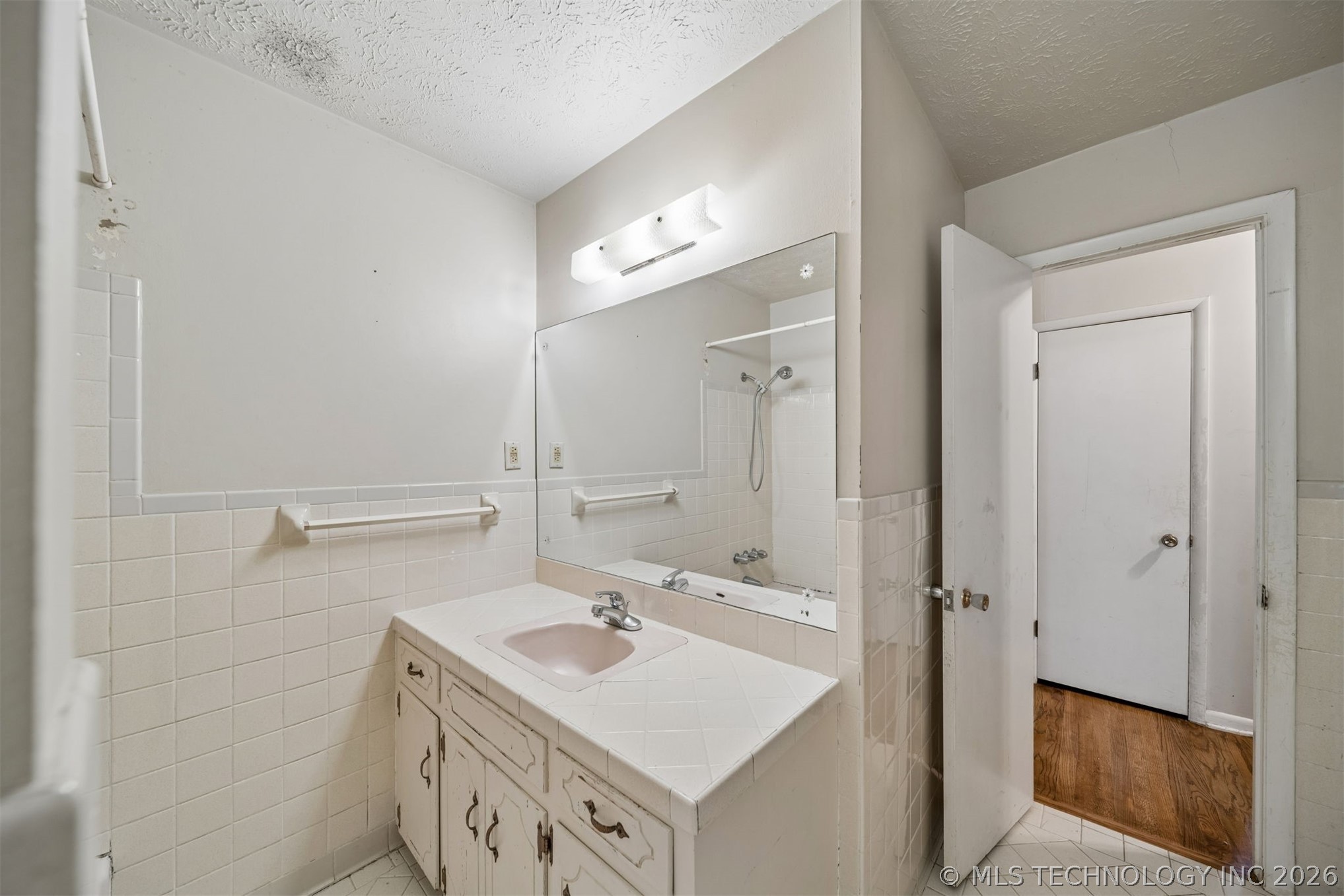 306 E 16th Street Property Photo 22