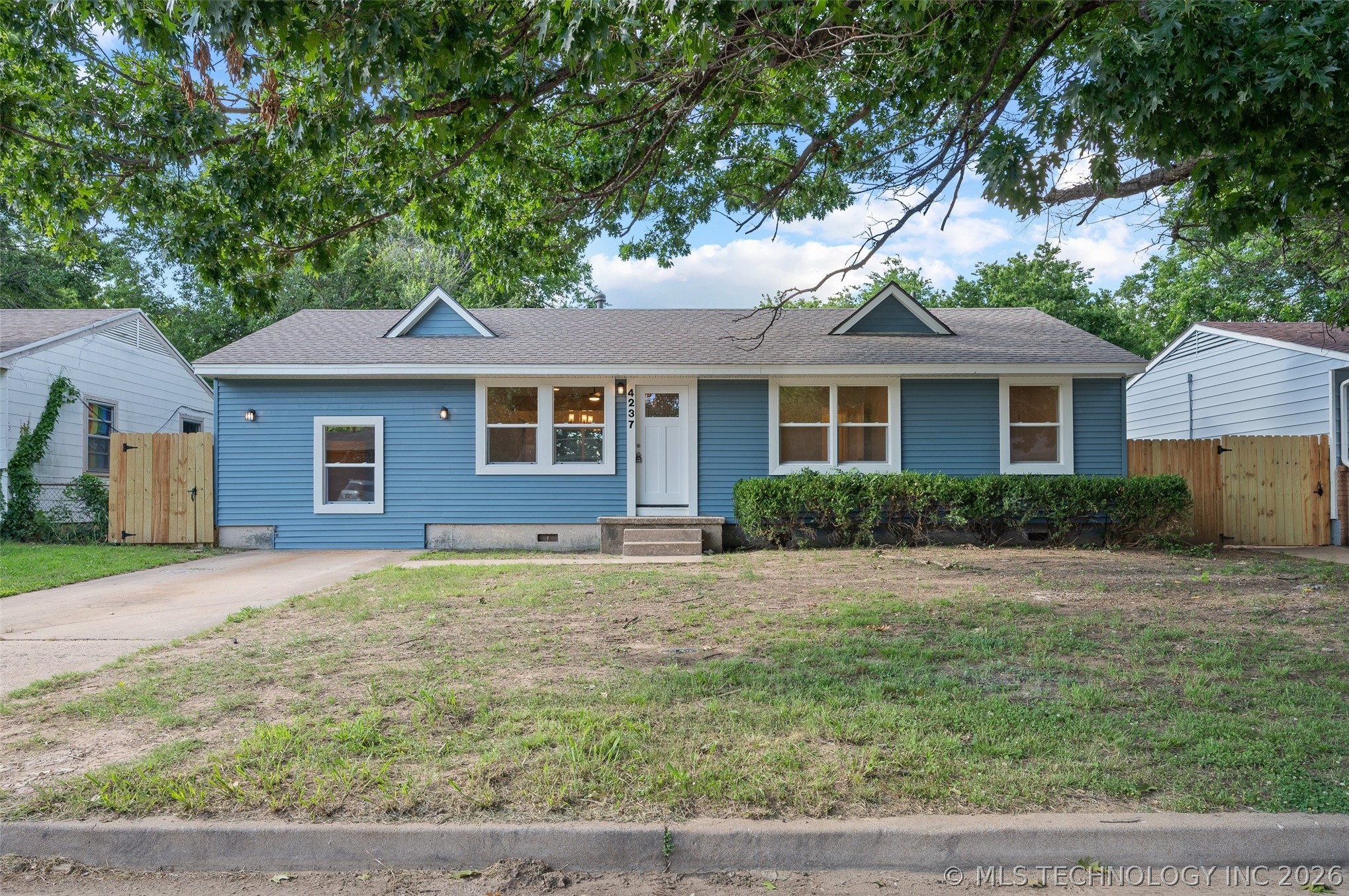 4237 E Young Place Property Photo