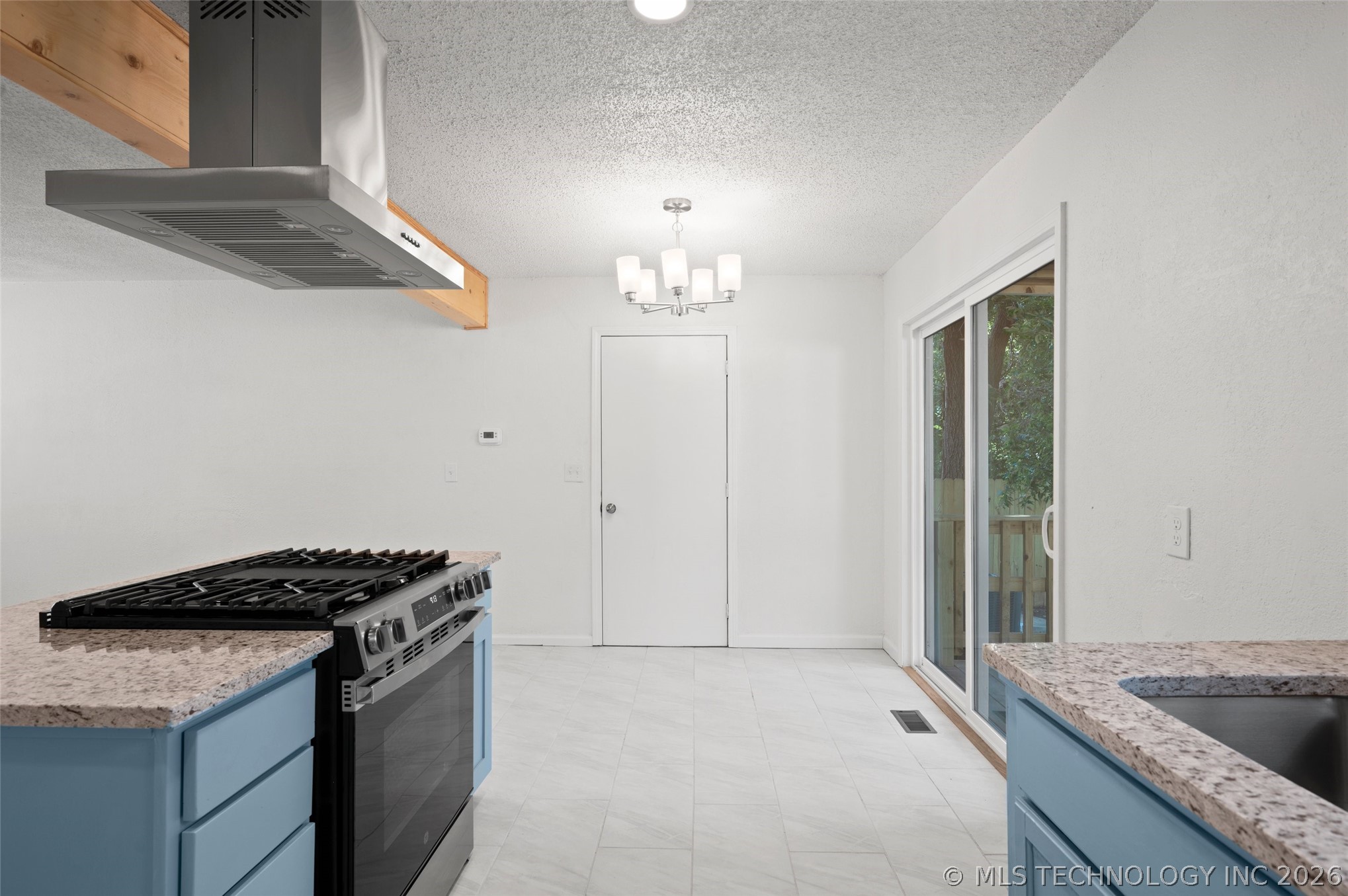 4237 E Young Place Property Photo 11