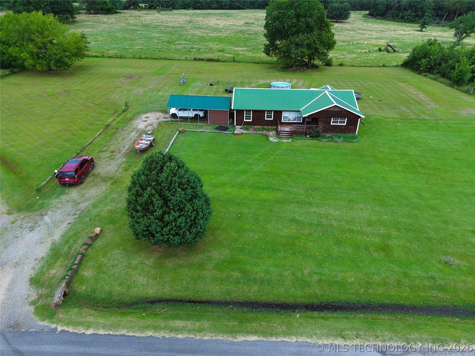 24508 Calhoun Property Photo 3