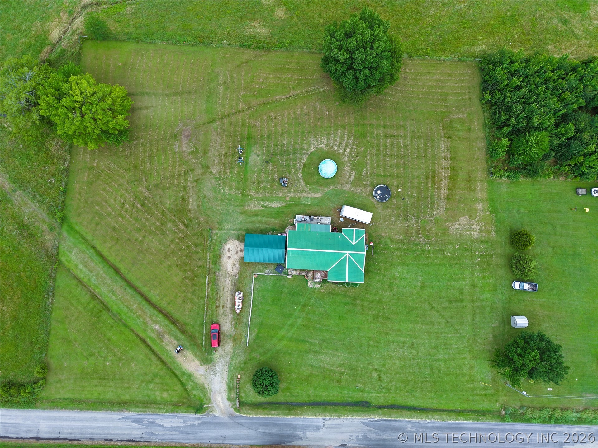 24508 Calhoun Property Photo 4