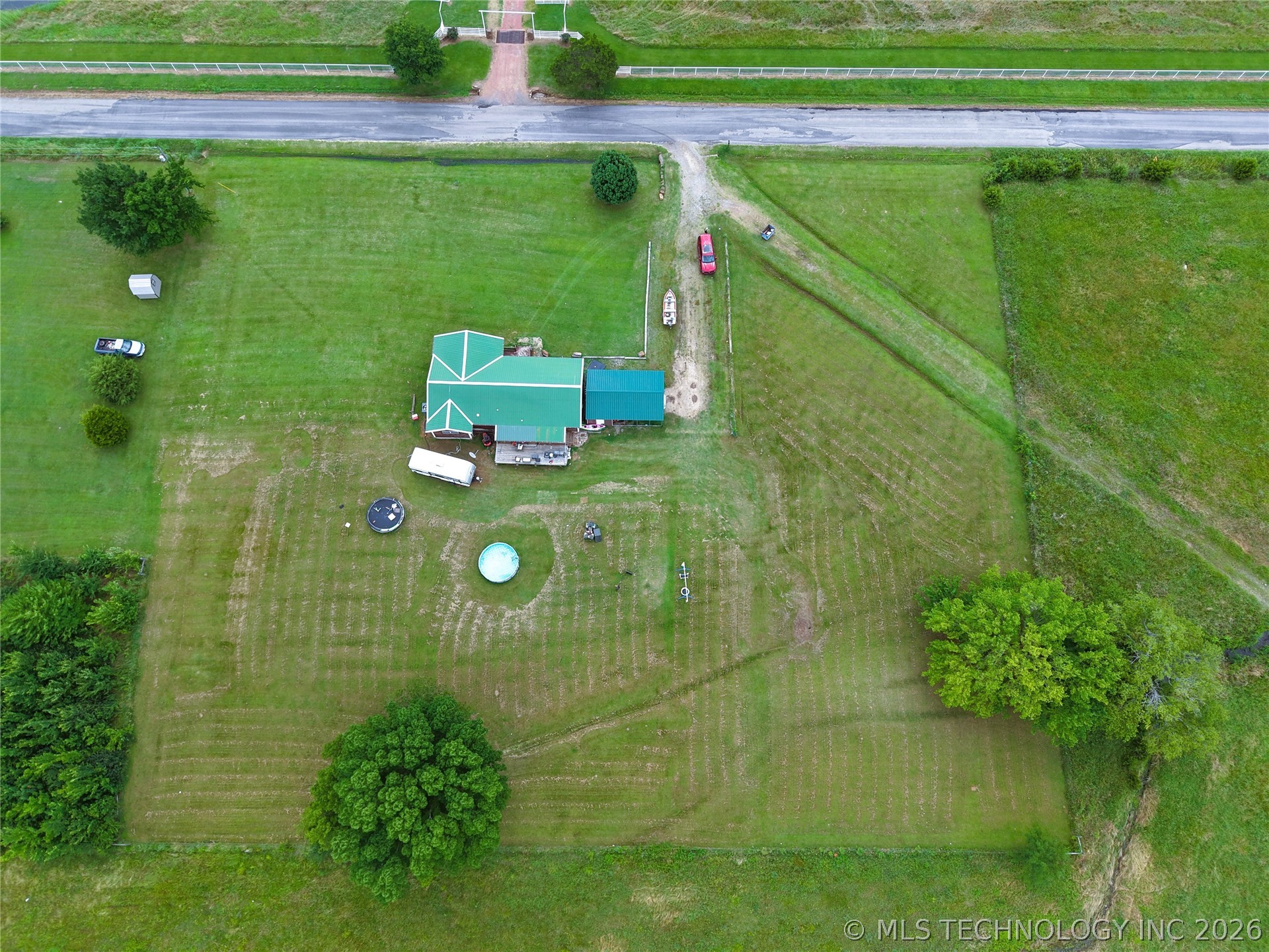 24508 Calhoun Property Photo 5