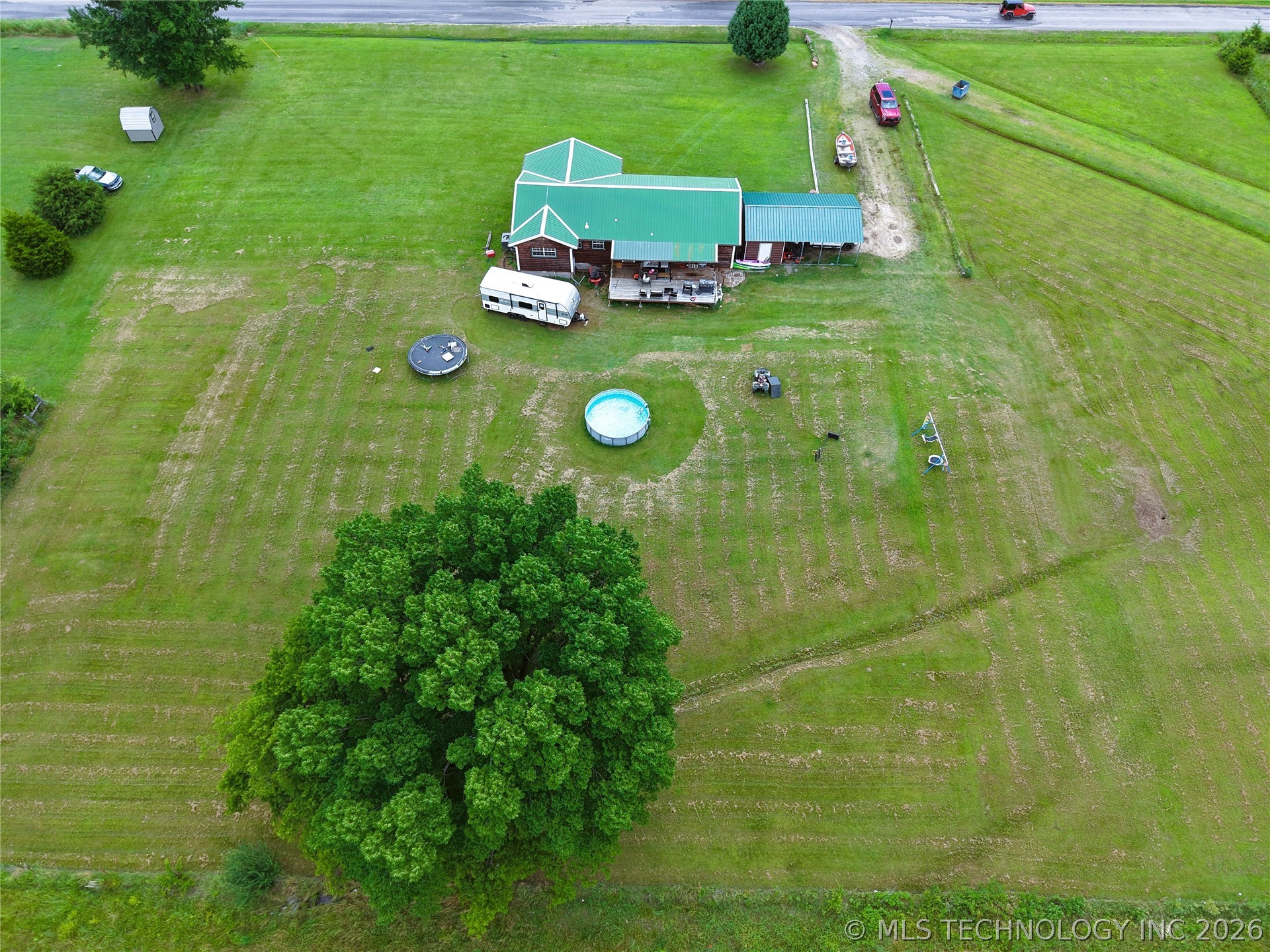 24508 Calhoun Property Photo 6
