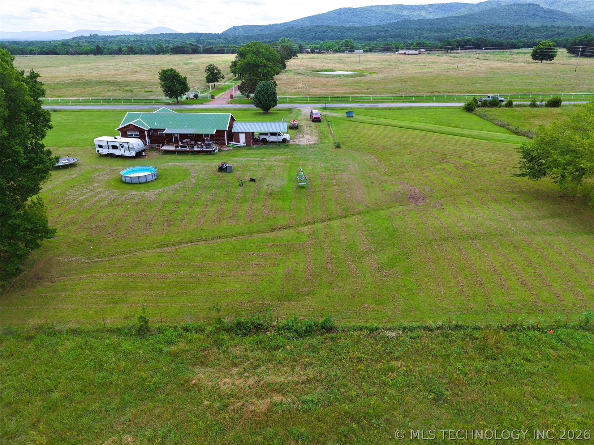 24508 Calhoun Property Photo 7
