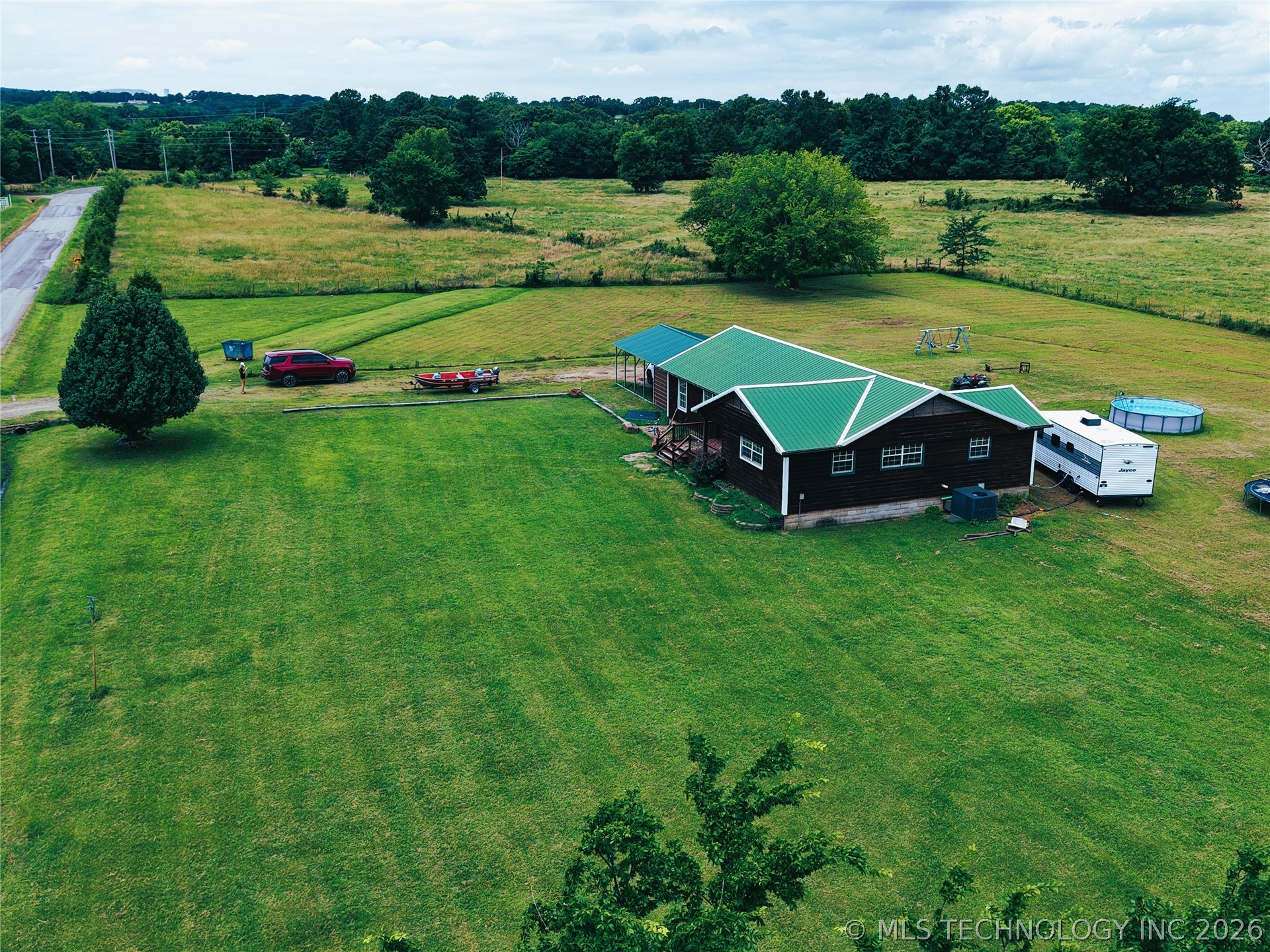 24508 Calhoun Property Photo 13