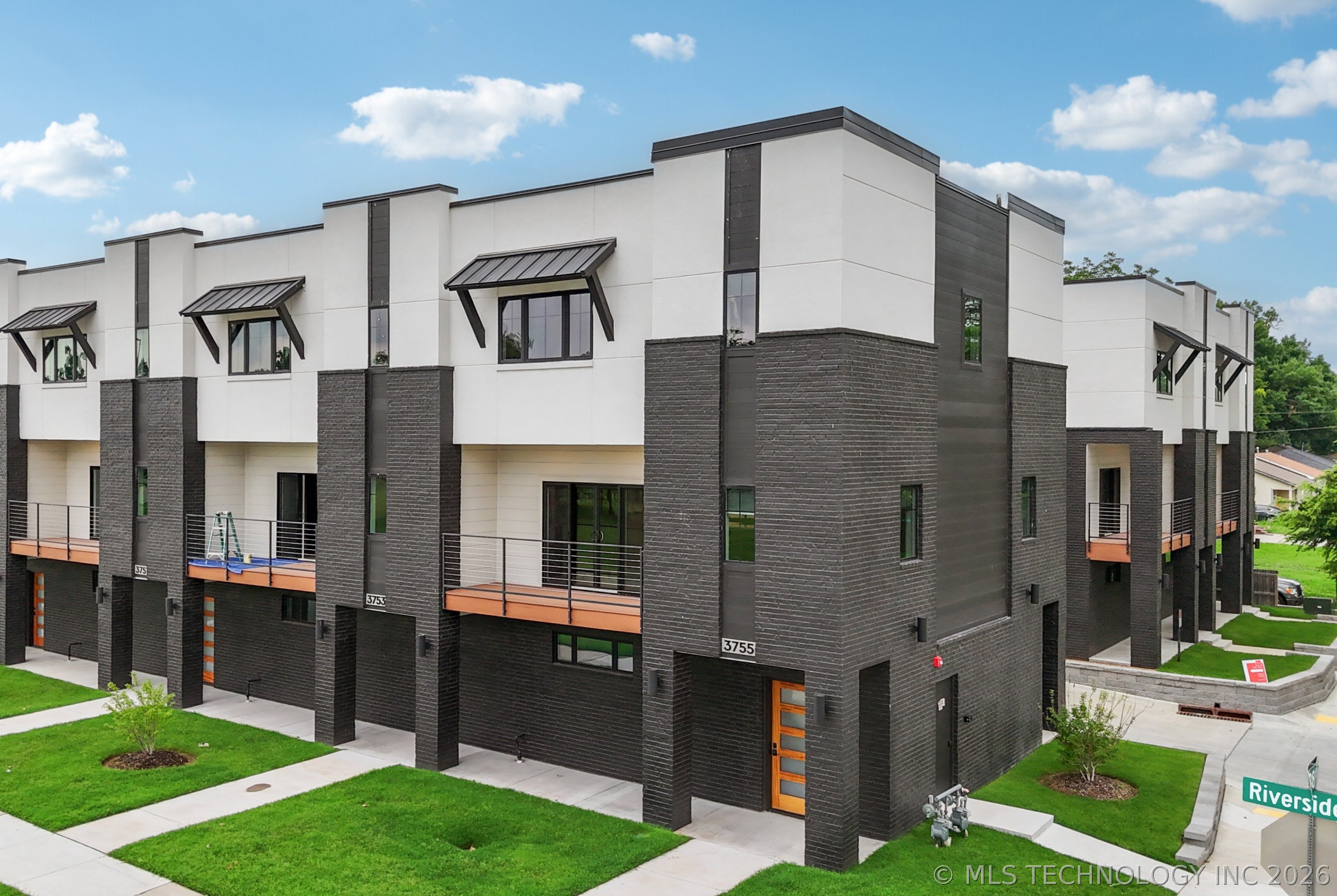 3755 S Riverside Drive 3755