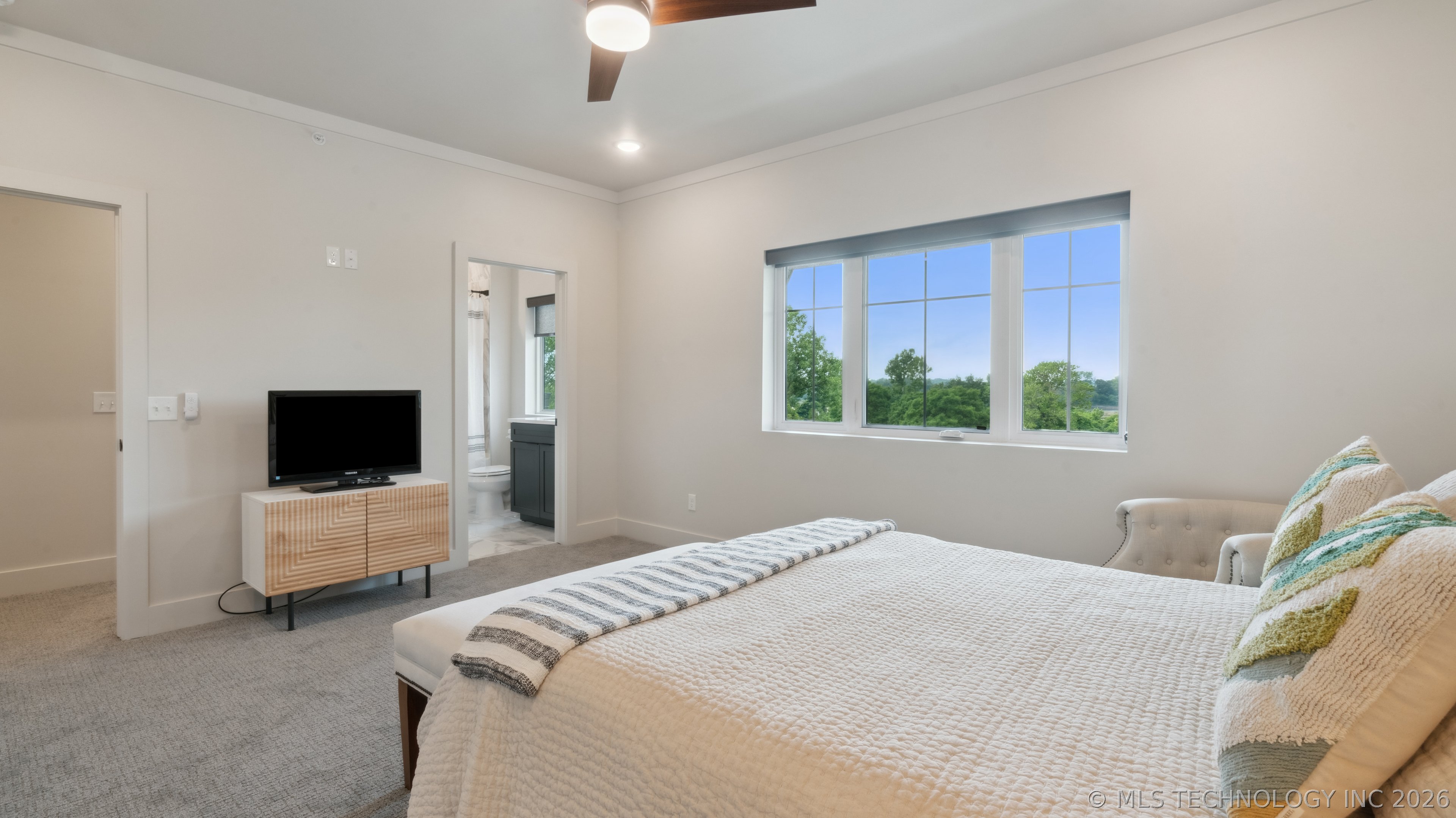 3755 S Riverside Drive 3755 Property Photo 14